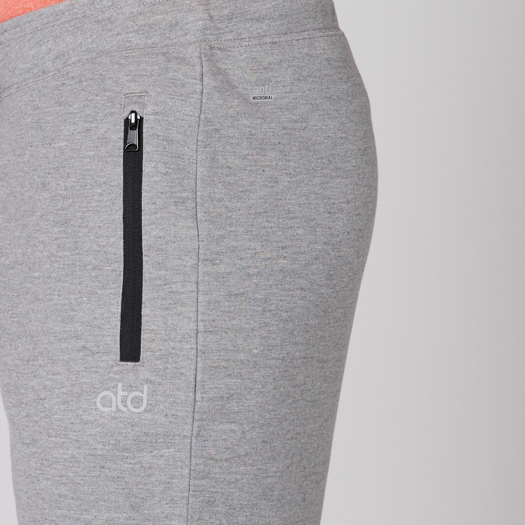 شورت بخصر مطّاطي وجيوب ورباط-men-clothing-sportswearandactivewear-bottoms-image-4