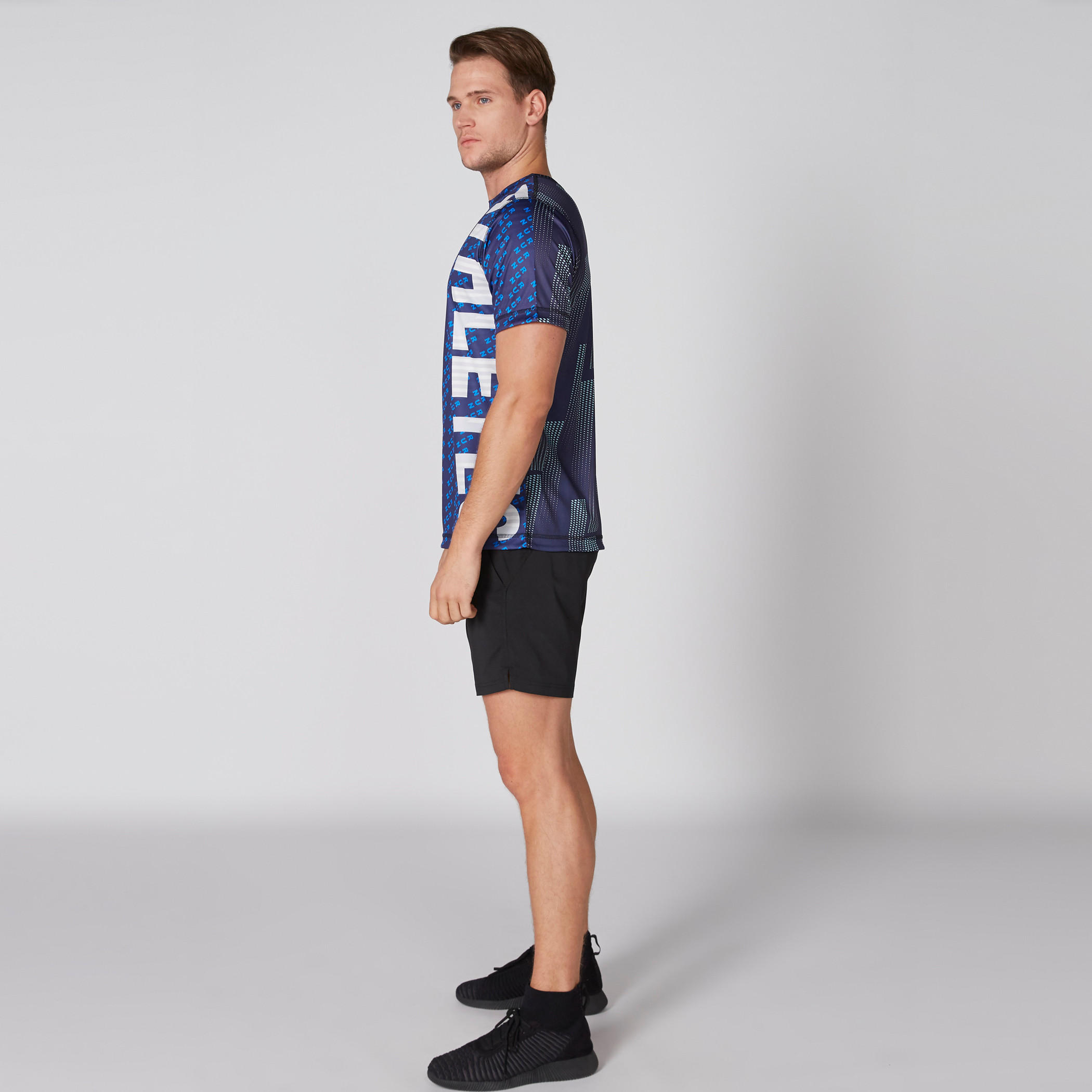 تيشيرت يستخدم على الوجهين بياقة ضيقة وأكمام قصيرة وطبعات-men-clothing-sportswearandactivewear-tshirtsandpolos-image-6