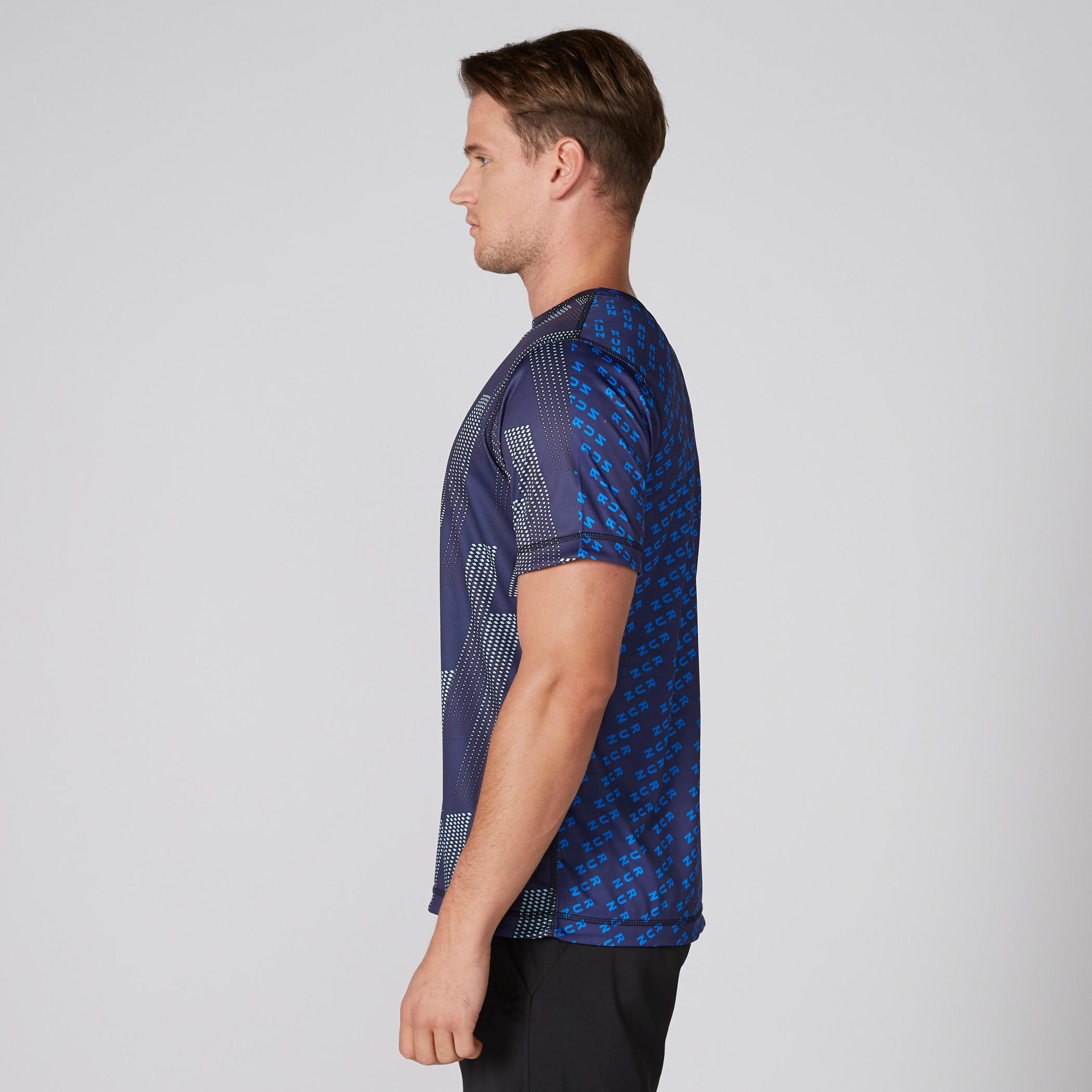 تيشيرت يستخدم على الوجهين بياقة ضيقة وأكمام قصيرة وطبعات-men-clothing-sportswearandactivewear-tshirtsandpolos-image-4