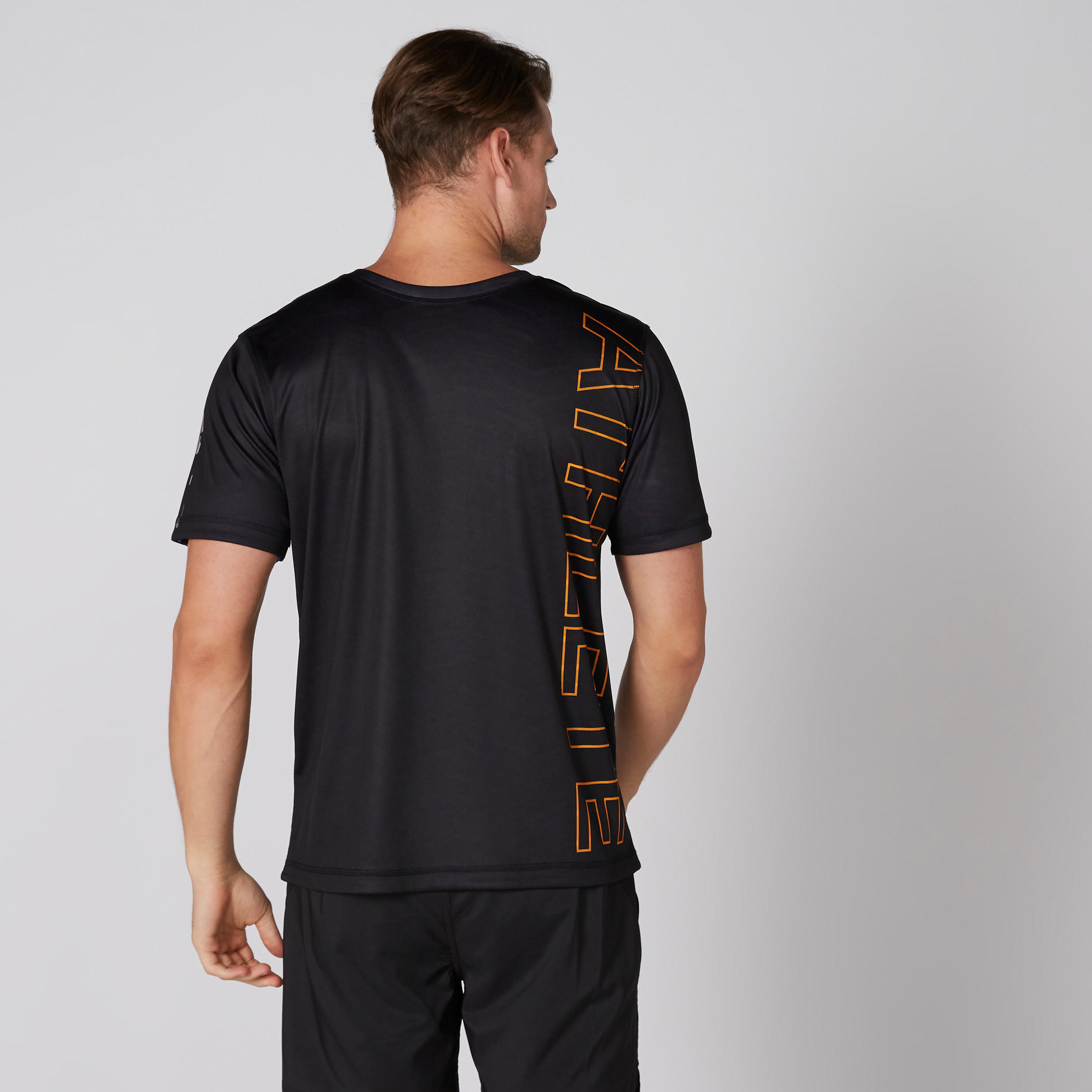 تيشيرت يستخدم على الوجهين بياقة ضيقة وأكمام قصيرة وطبعات-men-clothing-sportswearandactivewear-tshirtsandpolos-image-3