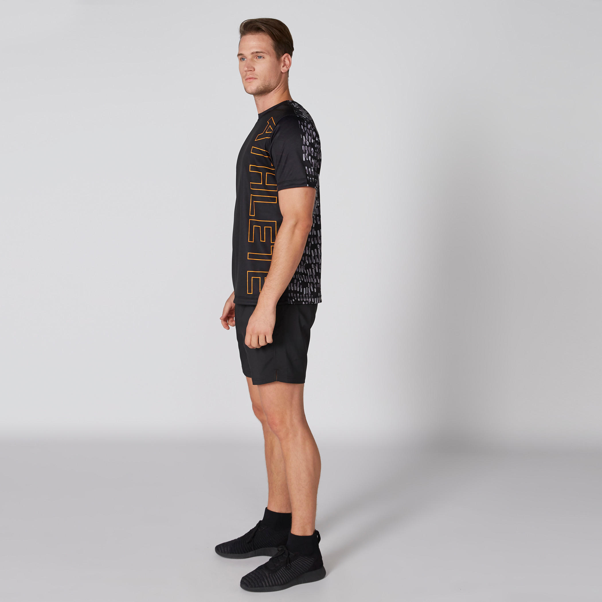 تيشيرت يستخدم على الوجهين بياقة ضيقة وأكمام قصيرة وطبعات-men-clothing-sportswearandactivewear-tshirtsandpolos-image-6