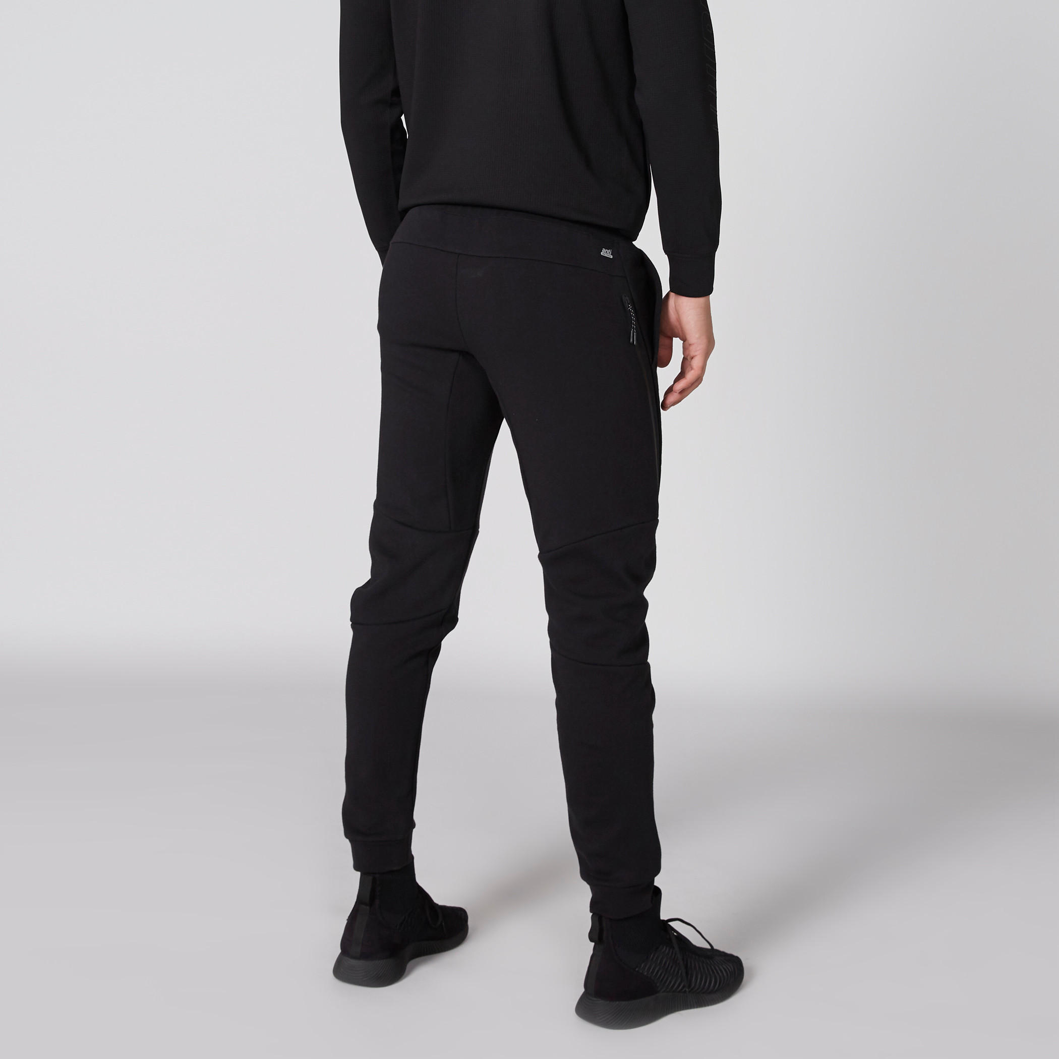 بنطال رياضي طويل بخصر مطّاطي وجيوب-men-clothing-sportswearandactivewear-bottoms-image-2