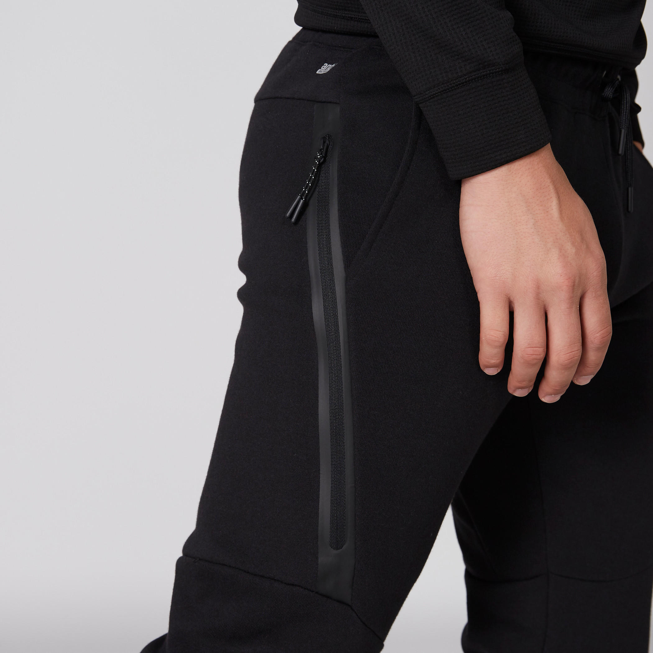 بنطال رياضي طويل بخصر مطّاطي وجيوب-men-clothing-sportswearandactivewear-bottoms-image-4