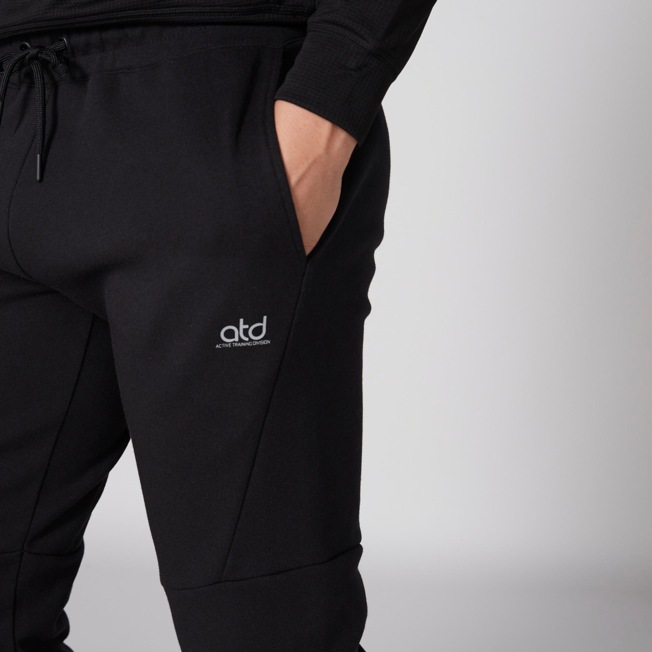 بنطال رياضي طويل بخصر مطّاطي وجيوب-men-clothing-sportswearandactivewear-bottoms-image-5