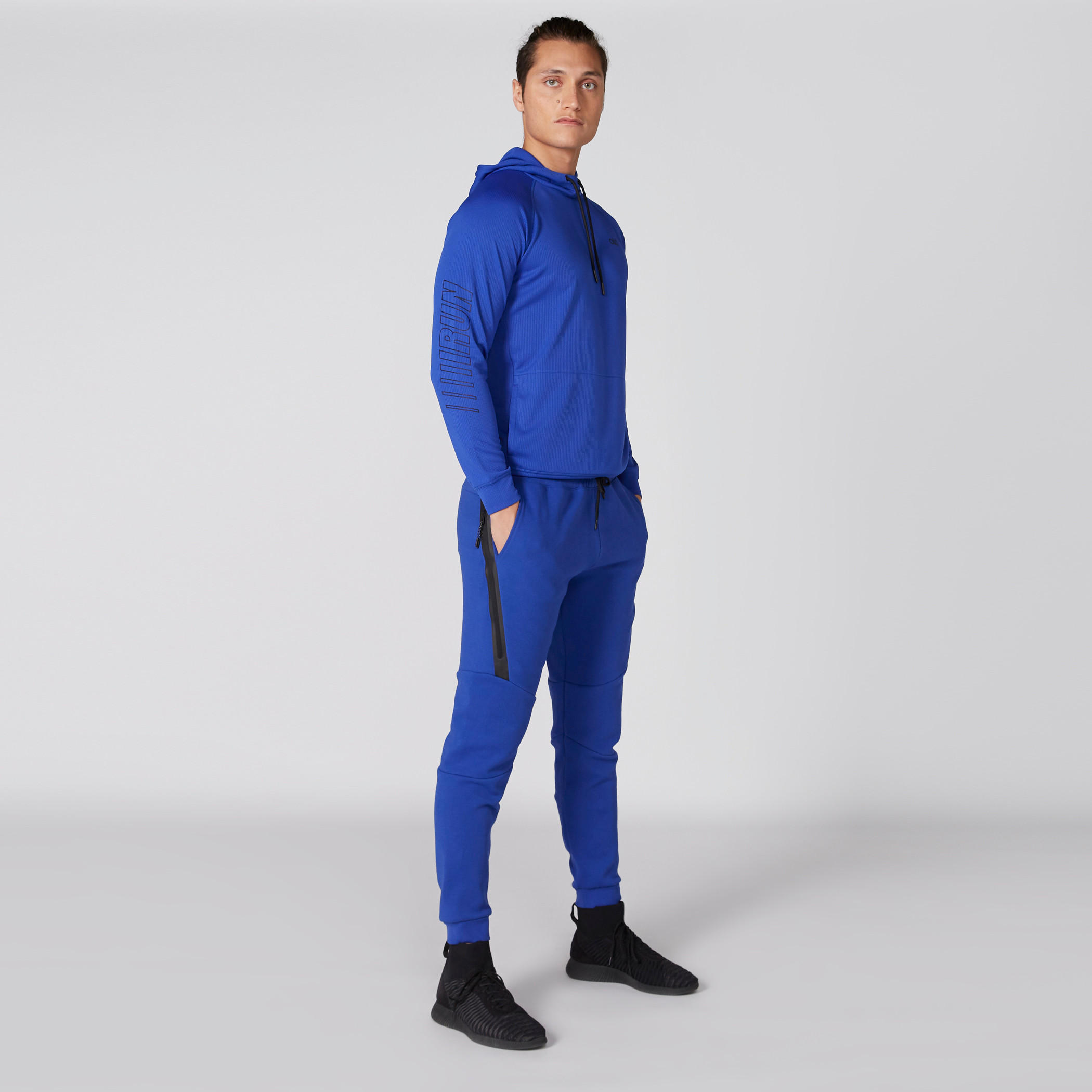 بنطال رياضي بخصر مطاطي ورباط وجيوب-men-clothing-sportswearandactivewear-bottoms-image-1