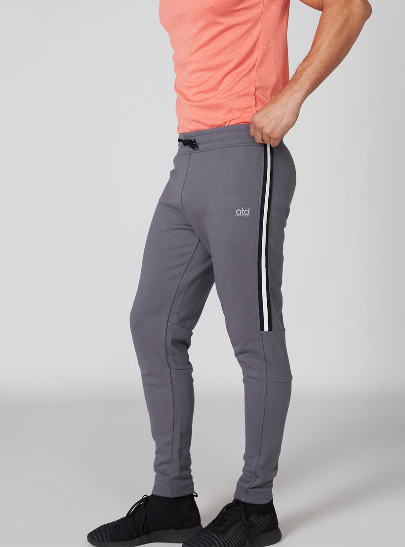 بنطال رياضي بخصر مطاطي ورباط وجيوب-men-clothing-sportswearandactivewear-bottoms-image-1