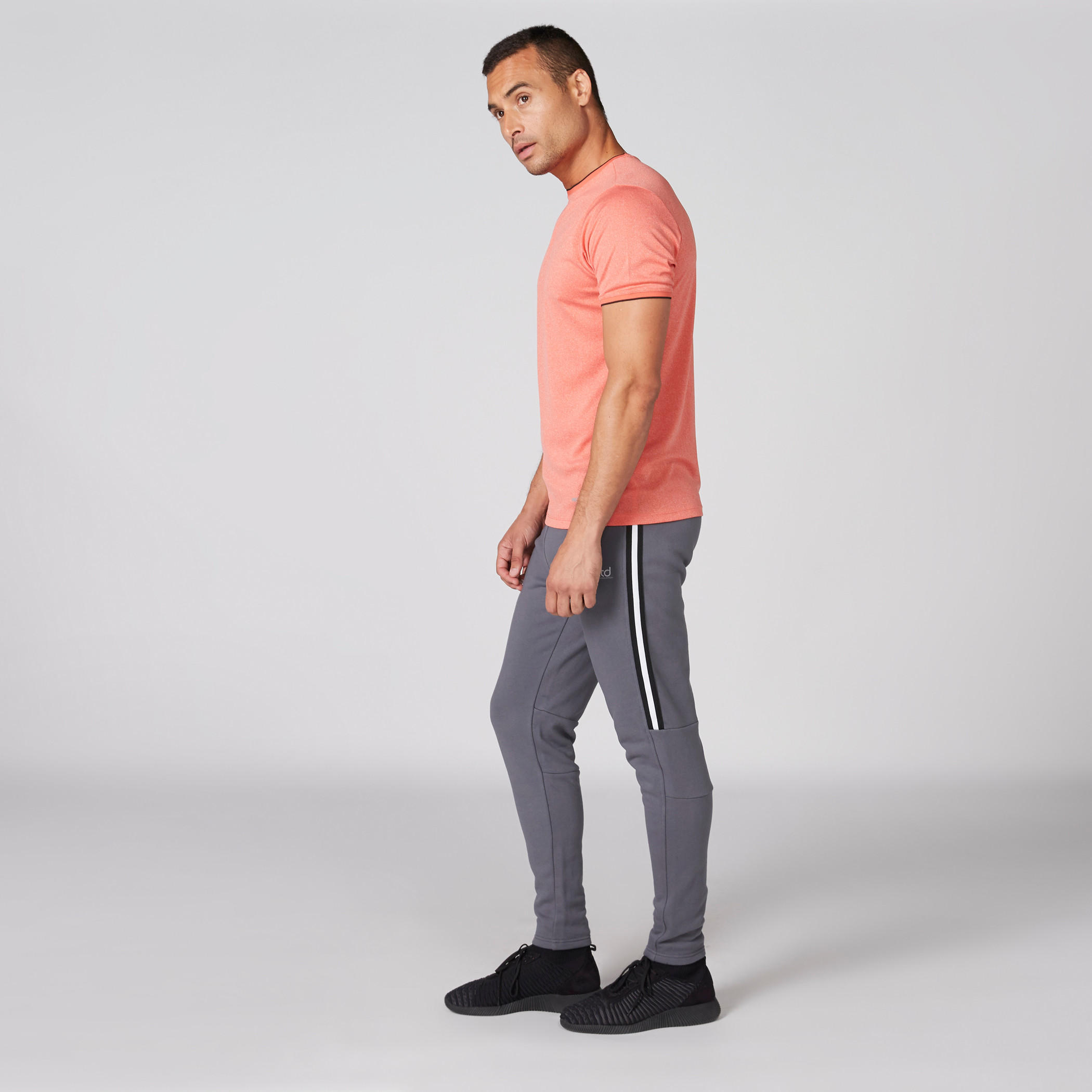 بنطال رياضي بخصر مطاطي ورباط وجيوب-men-clothing-sportswearandactivewear-bottoms-image-3