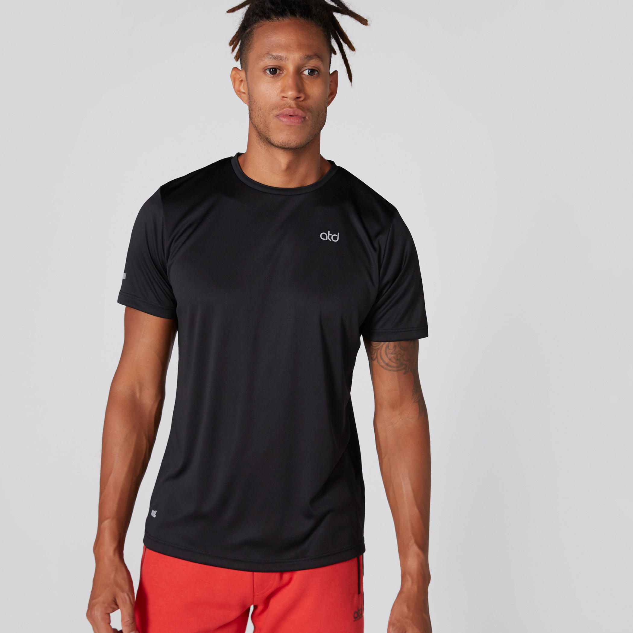 تيشيرت بياقة ضيّقة وأكمام قصيرة-men-clothing-sportswearandactivewear-tshirtsandpolos-image-1