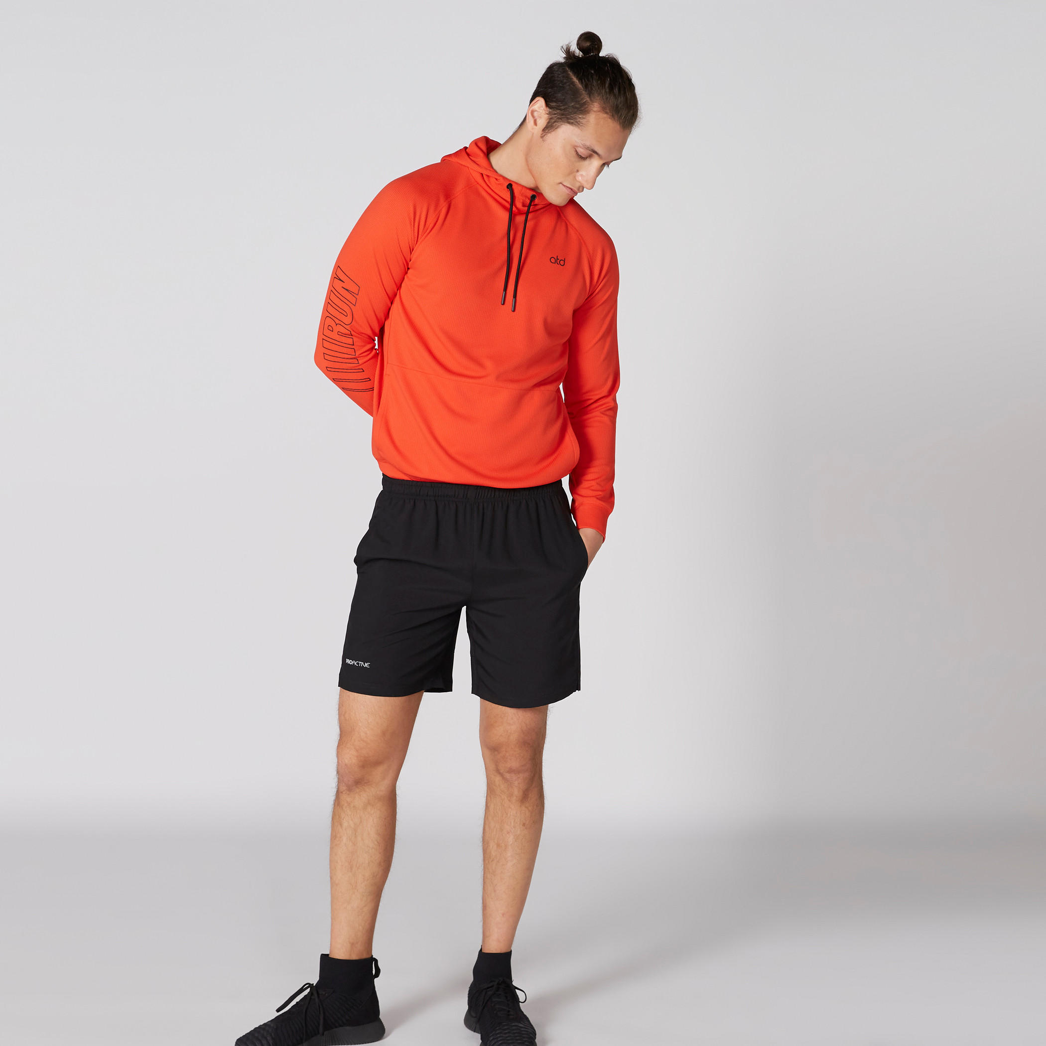 شورت بخصر مطّاطي وجيوب-men-clothing-sportswearandactivewear-bottoms-image-3