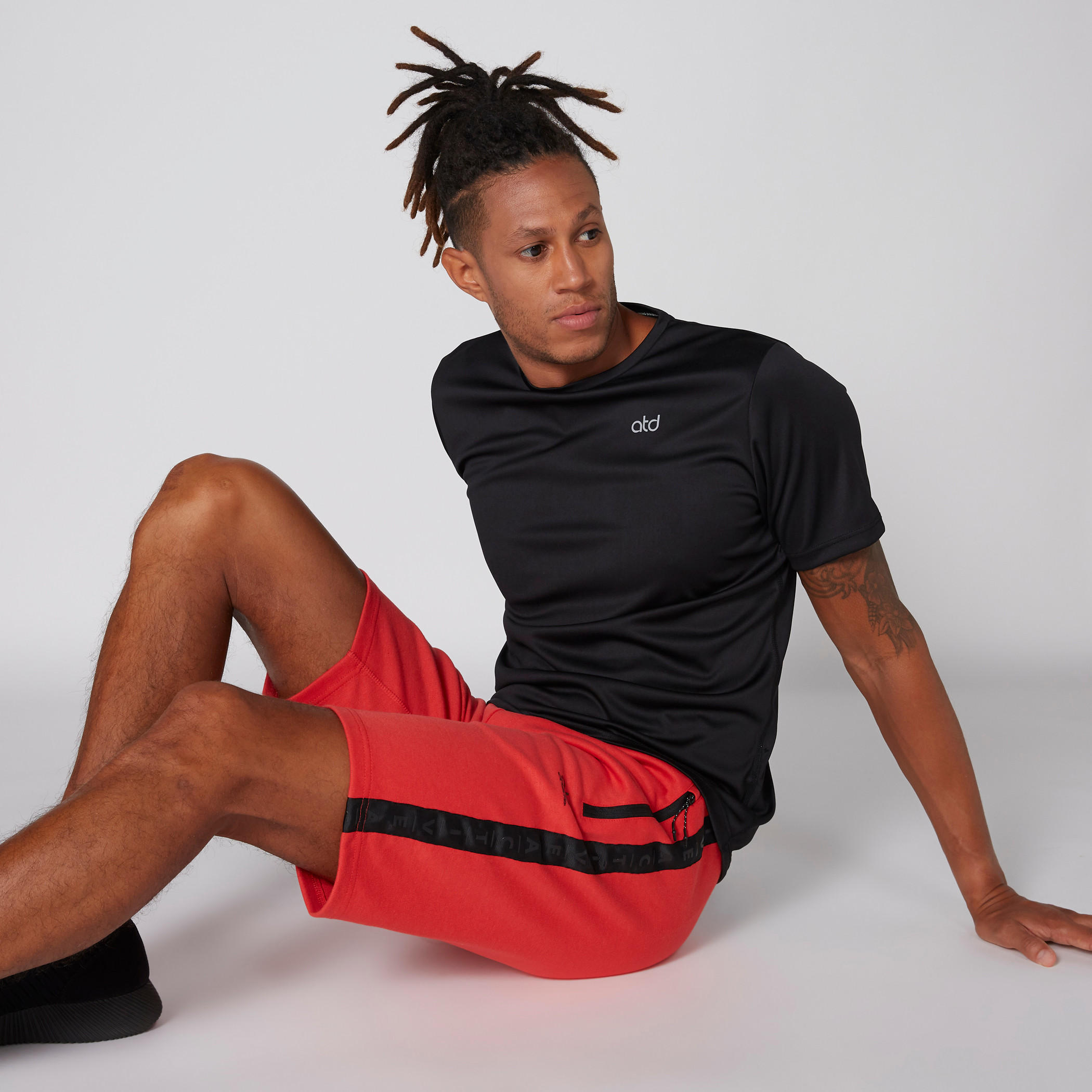 شورت برباط وجيوب بسحّاب-men-clothing-sportswearandactivewear-bottoms-image-3