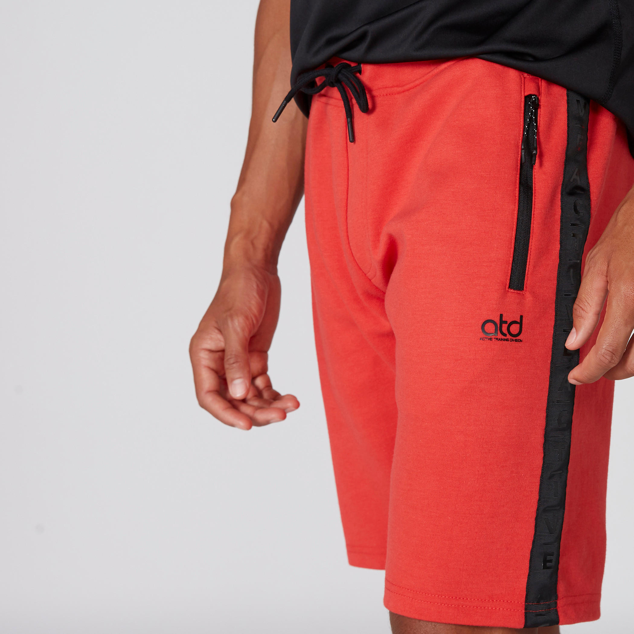 شورت برباط وجيوب بسحّاب-men-clothing-sportswearandactivewear-bottoms-image-4