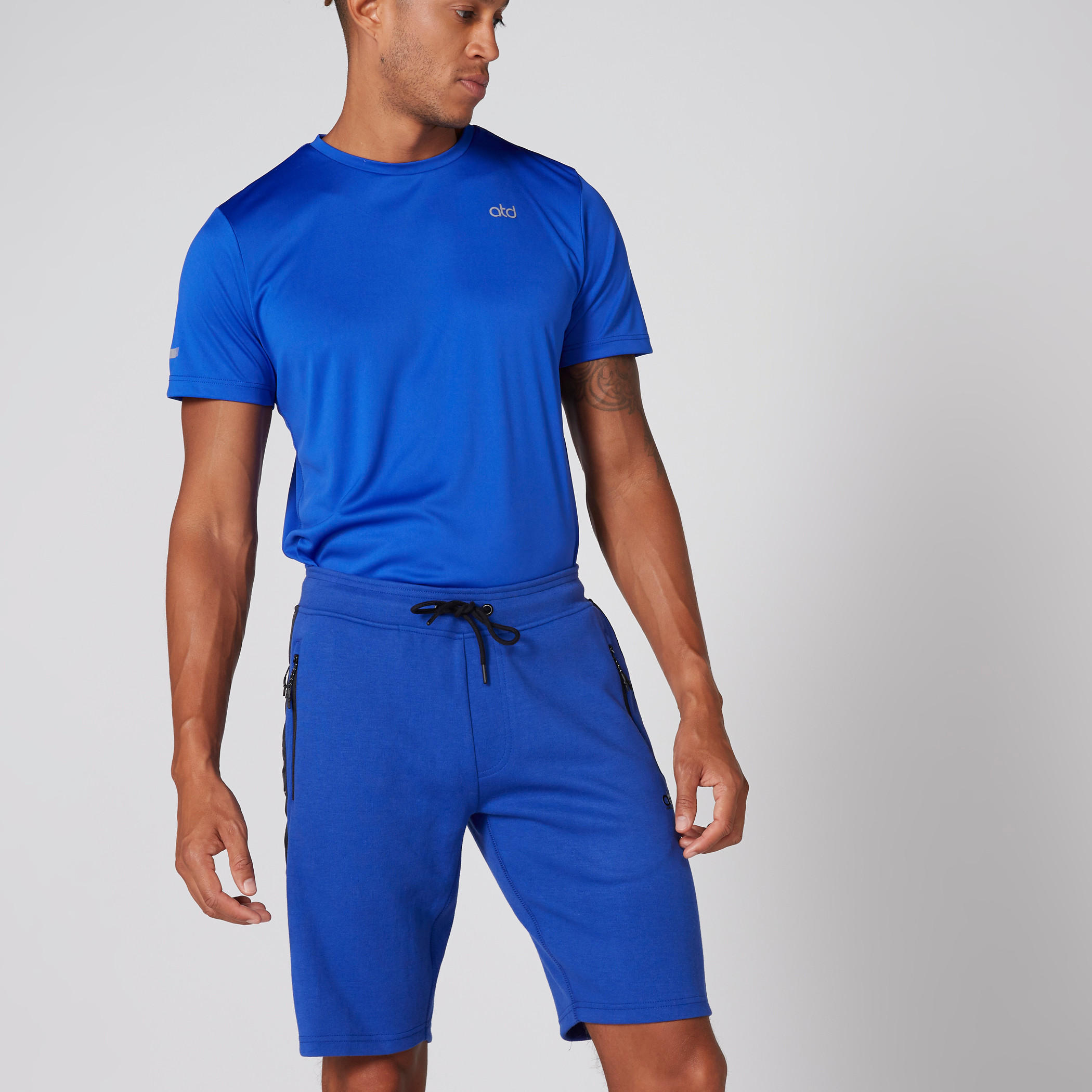 شورت بخصر مطّاطي ورباط وجيوب بسحّاب-men-clothing-sportswearandactivewear-bottoms-image-3
