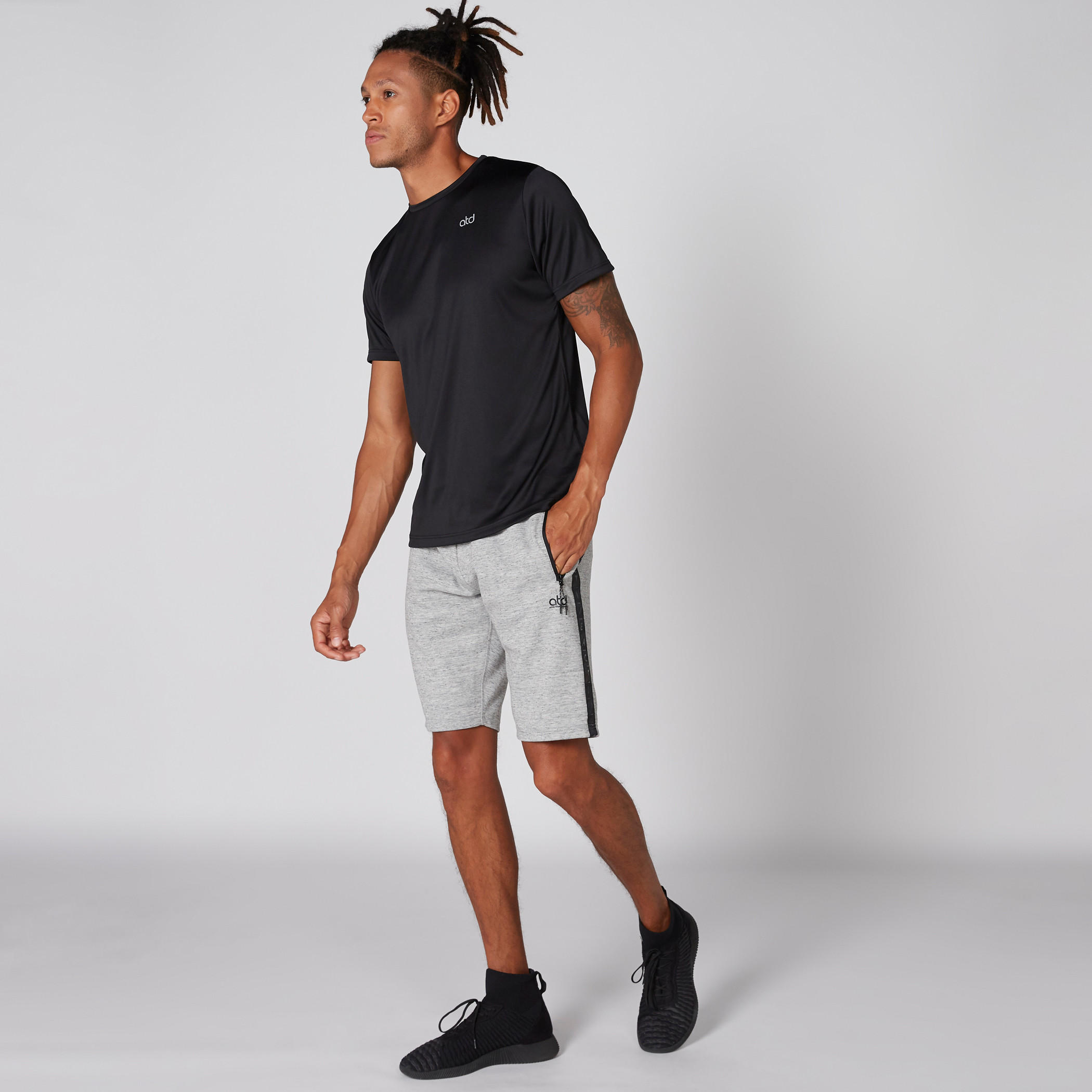 شورت برباط وجيوب بسحّاب-men-clothing-sportswearandactivewear-bottoms-image-1