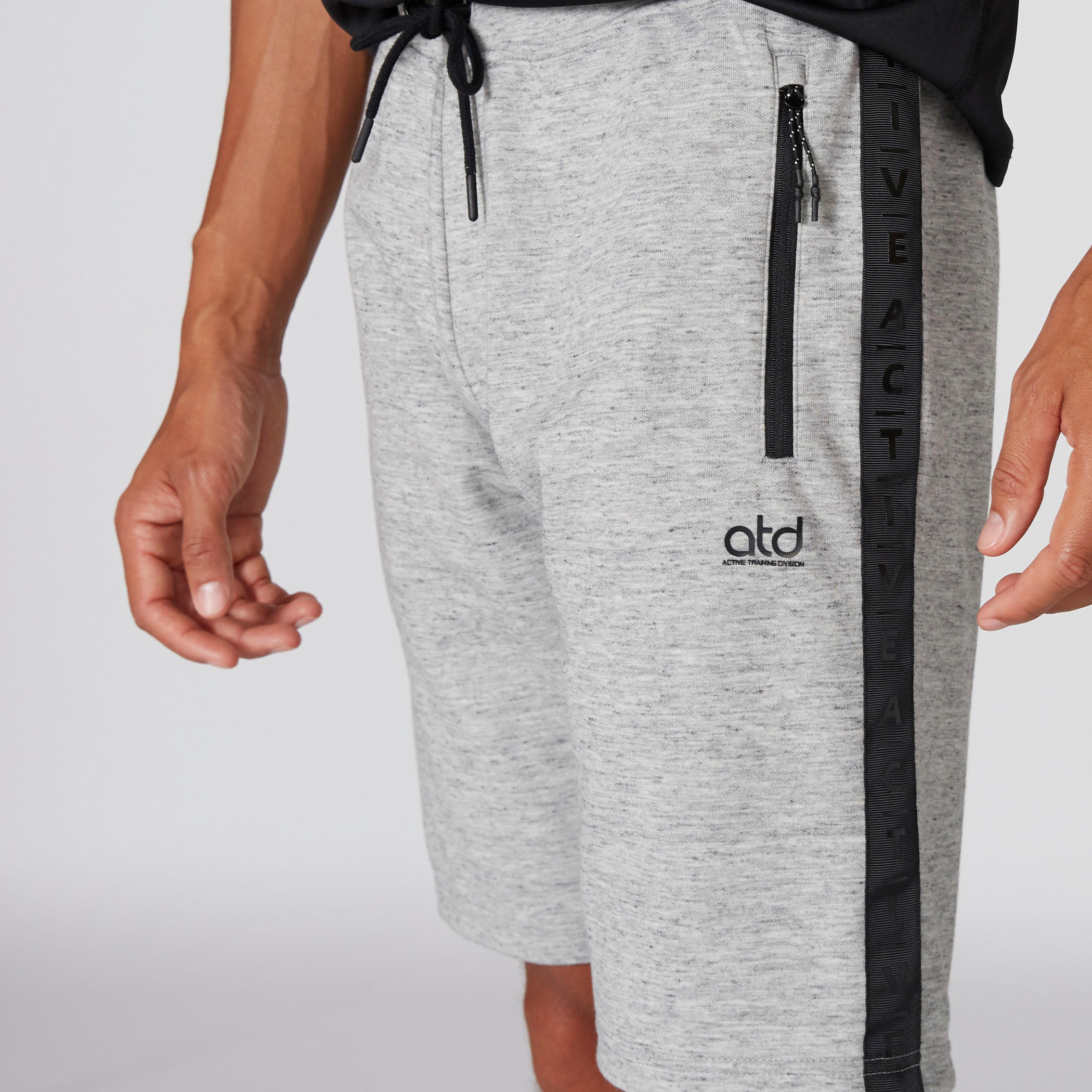 شورت برباط وجيوب بسحّاب-men-clothing-sportswearandactivewear-bottoms-image-4