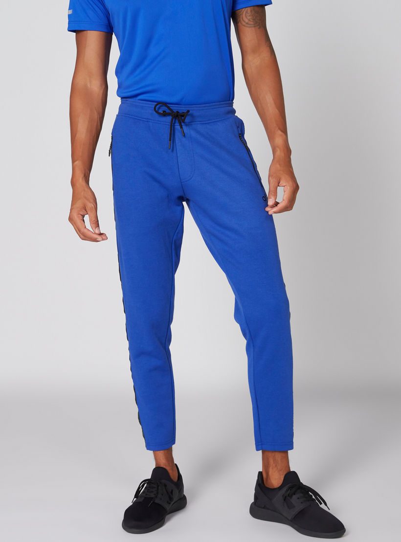 بنطال طويل بخصر مطّاطي مزيّن بشريطة-men-clothing-sportswearandactivewear-bottoms-image-1