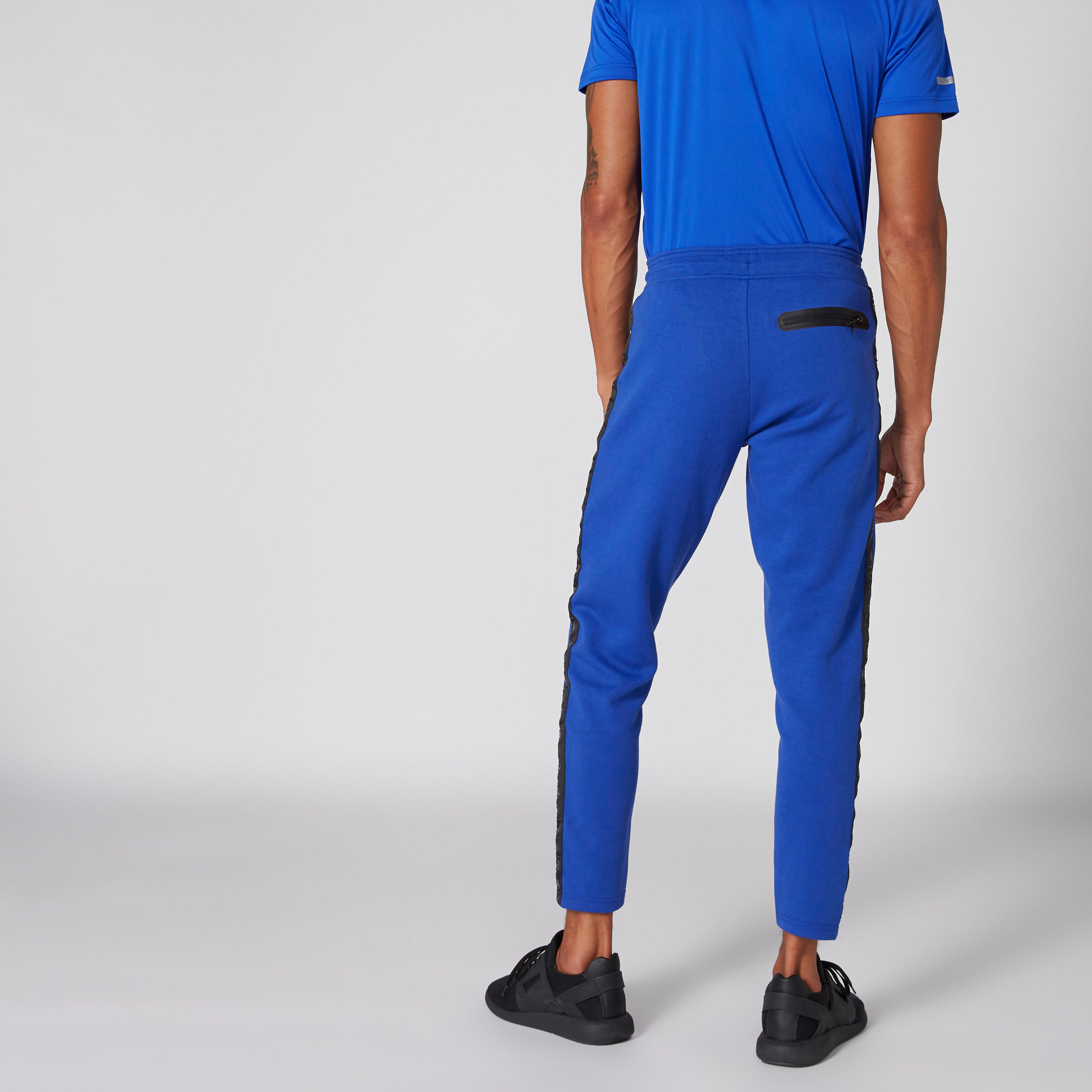 بنطال طويل بخصر مطّاطي مزيّن بشريطة-men-clothing-sportswearandactivewear-bottoms-image-2