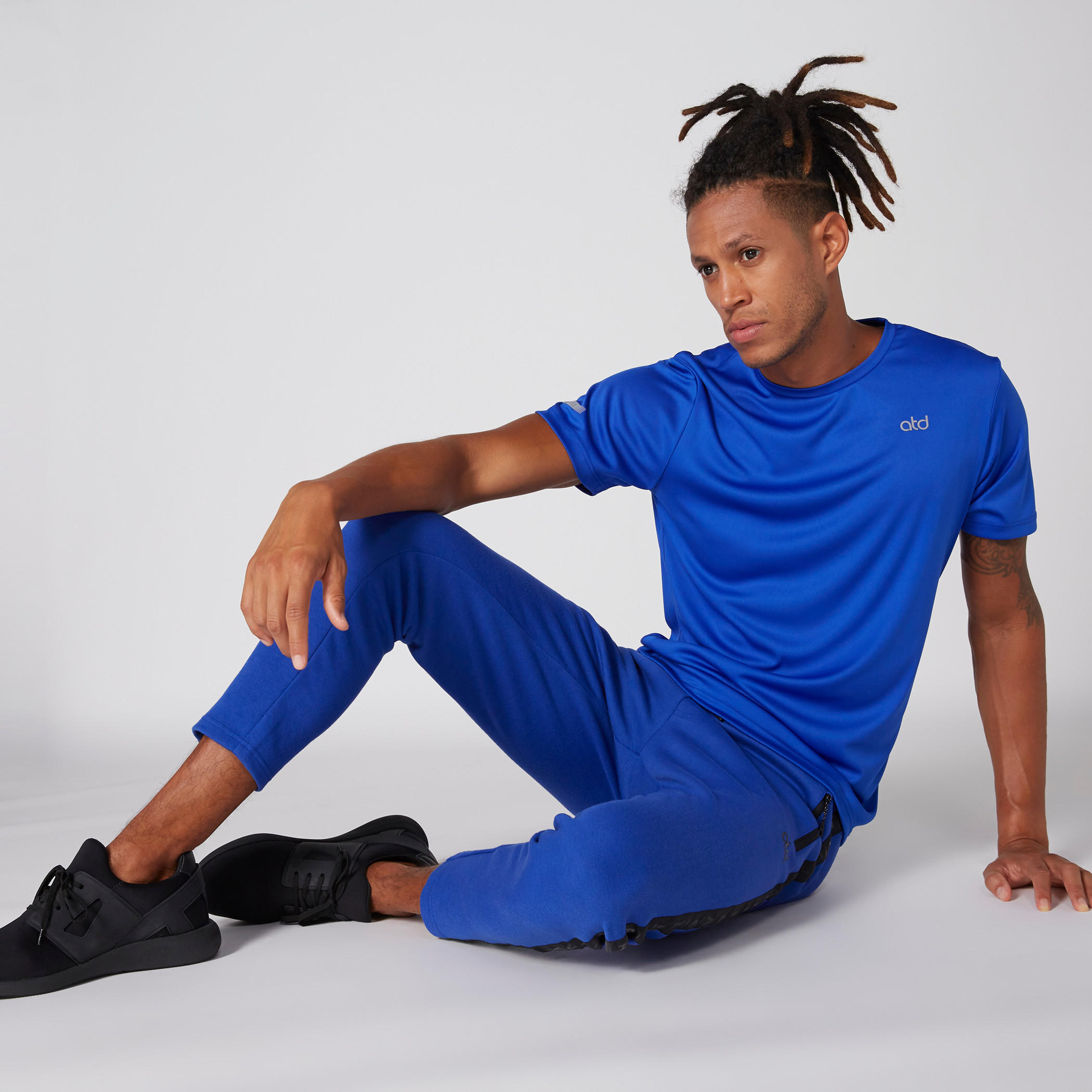 بنطال طويل بخصر مطّاطي مزيّن بشريطة-men-clothing-sportswearandactivewear-bottoms-image-3