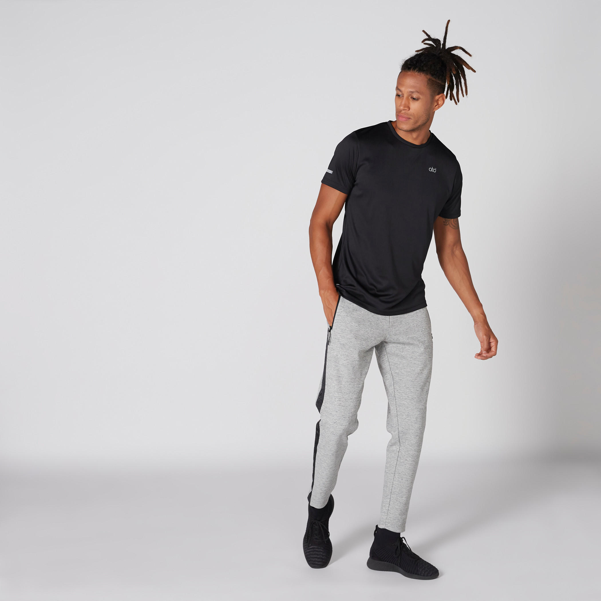 بنطال طويل بخصر مطاطي وجيوب-men-clothing-sportswearandactivewear-bottoms-image-3