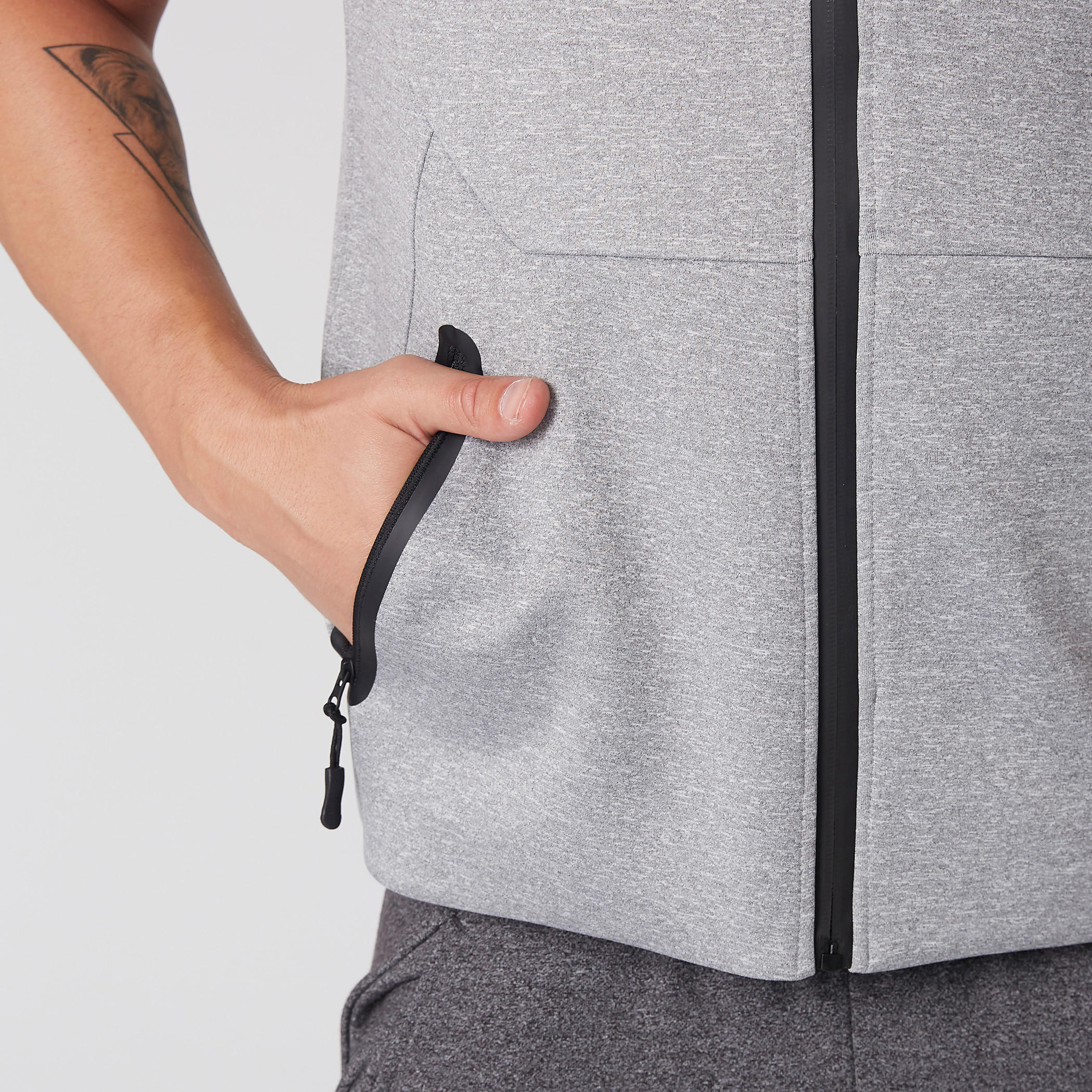 جاكيت دون أكمام بسحّاب إغلاق وجيوب-men-clothing-jacketsandblazers-jackets-image-2