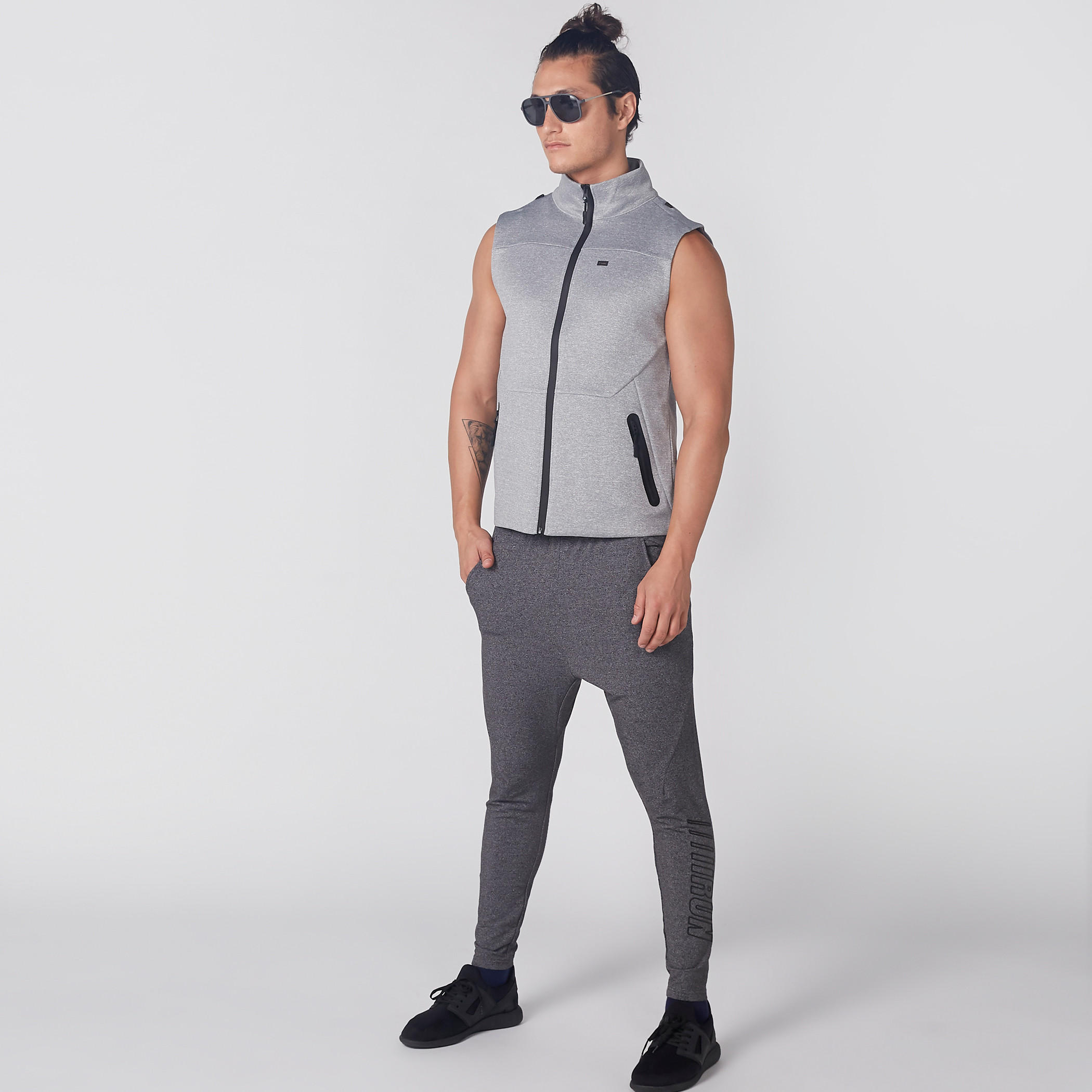 جاكيت دون أكمام بسحّاب إغلاق وجيوب-men-clothing-jacketsandblazers-jackets-image-5