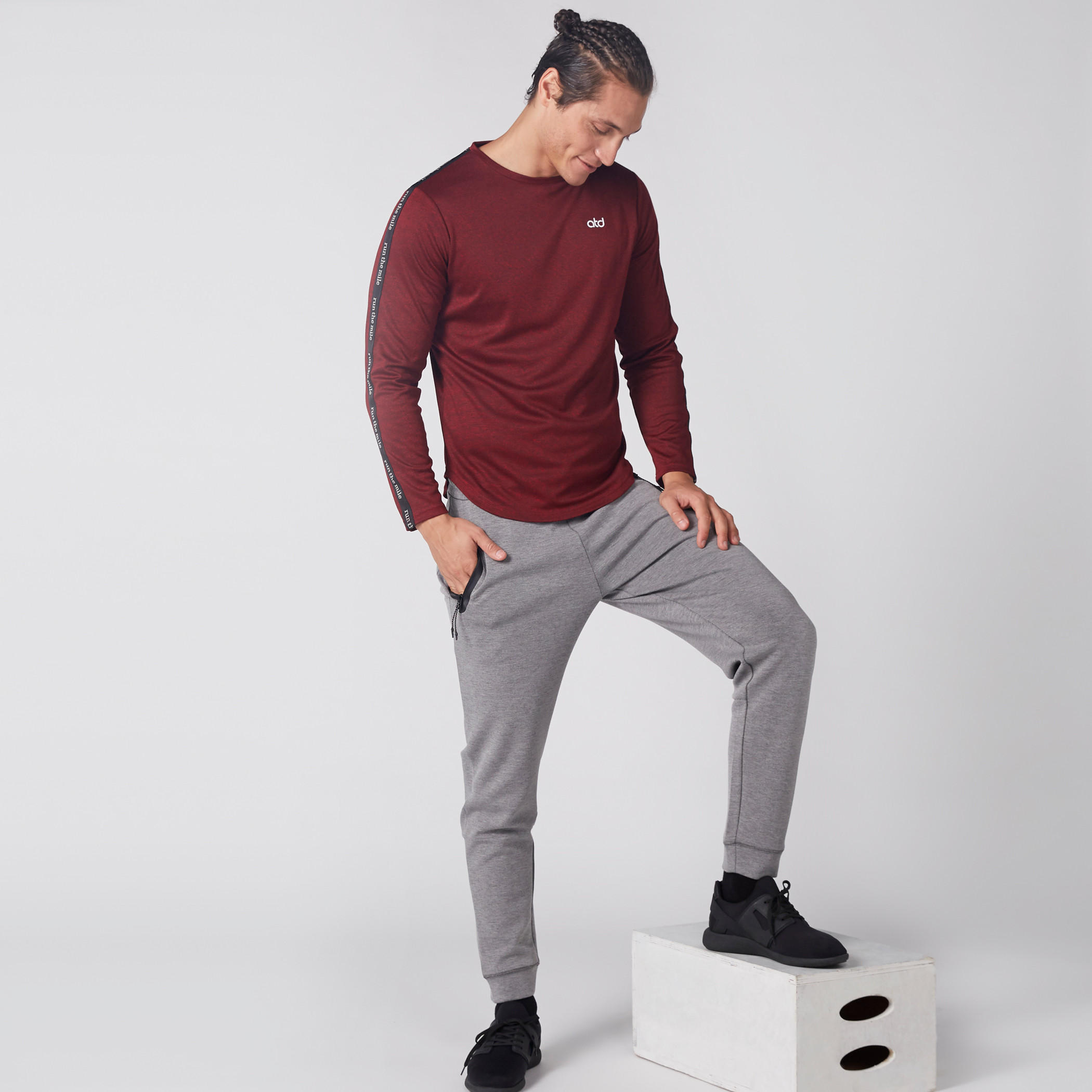 بنطال رياضي طويل برباط وجيوب-men-clothing-sportswearandactivewear-bottoms-image-3