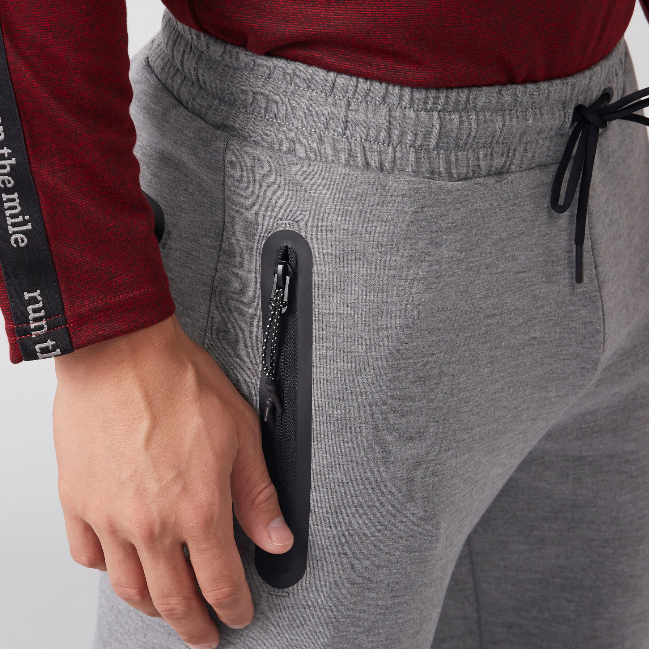 بنطال رياضي طويل برباط وجيوب-men-clothing-sportswearandactivewear-bottoms-image-6