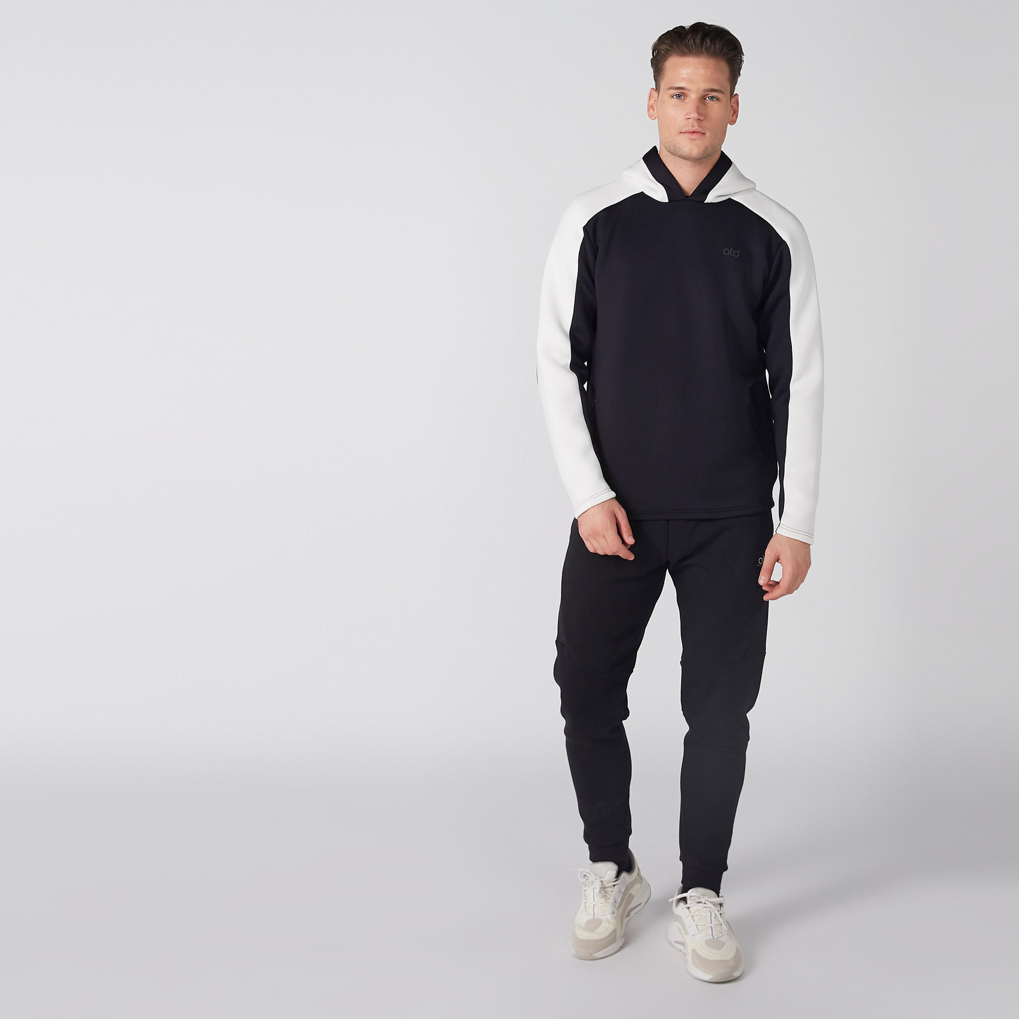 سويت شيرت بأكمام طويلة وقبّعة-men-winterwear-hoodiesandsweatshirts-image-5