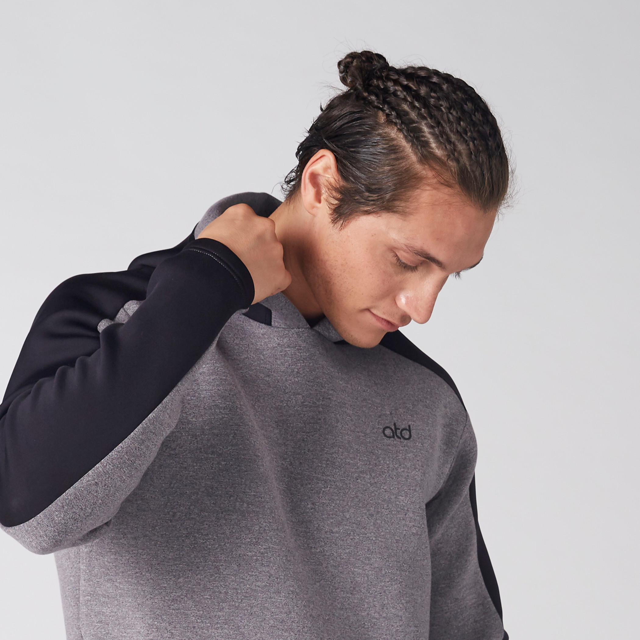 سويت شيرت بأكمام طويلة وقبّعة-men-winterwear-hoodiesandsweatshirts-image-3