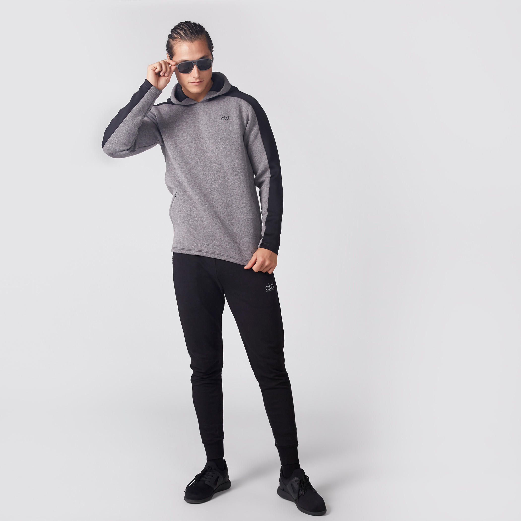 سويت شيرت بأكمام طويلة وقبّعة-men-winterwear-hoodiesandsweatshirts-image-1