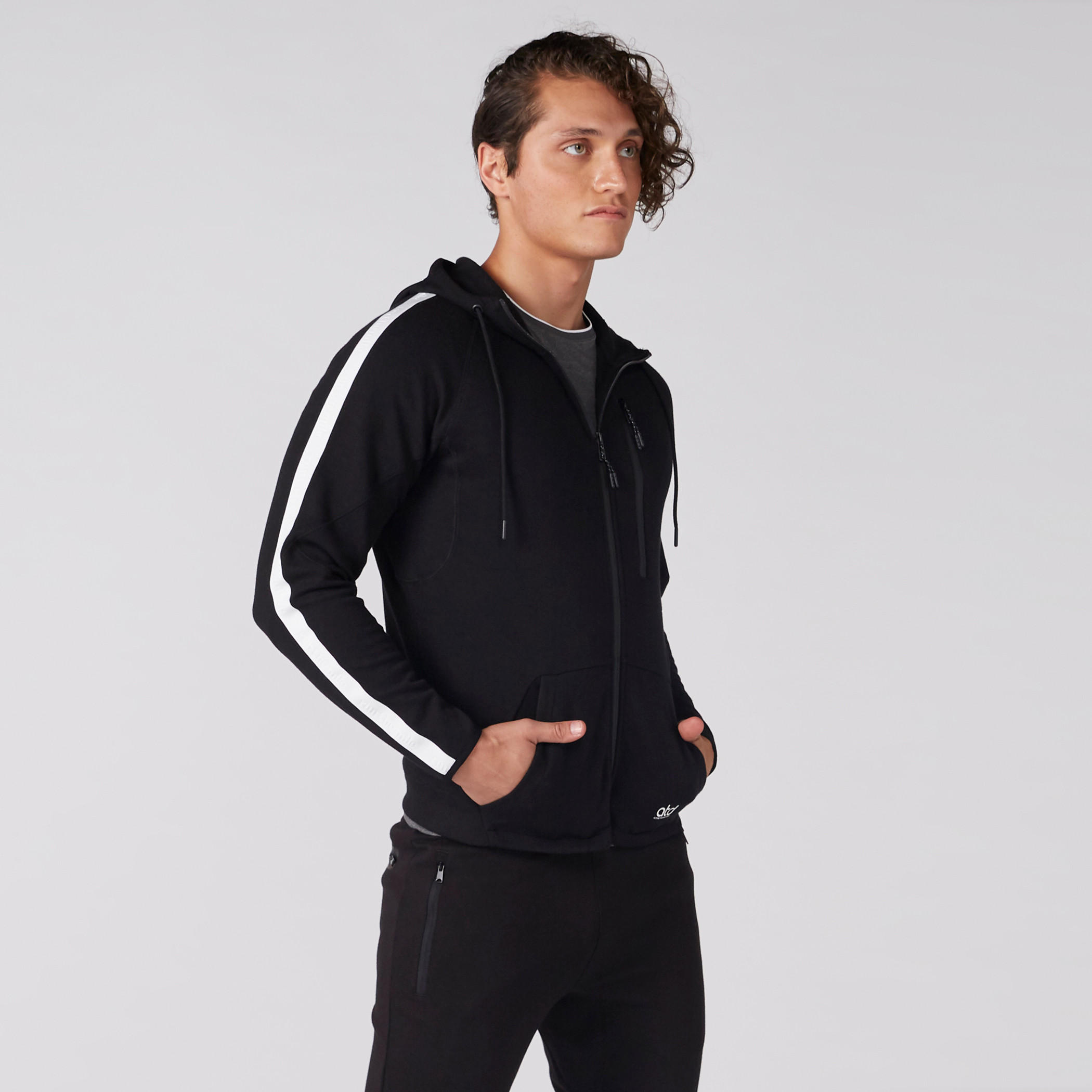 جاكيت بأكمام طويلة وسحّاب إغلاق مع قبعة-men-winterwear-hoodiesandsweatshirts-image-1