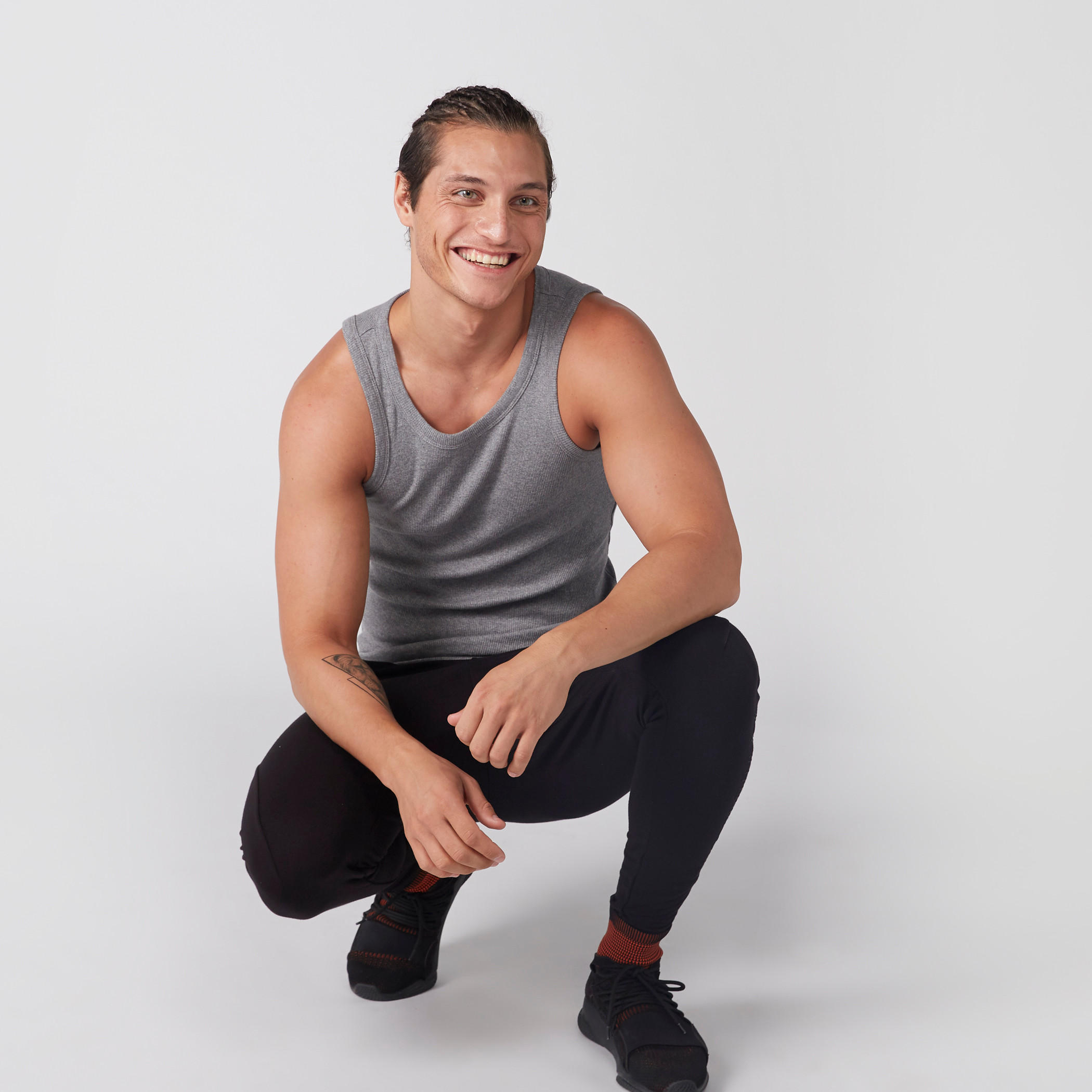 بنطال طويل بخصر مطاطي وجيوب-men-clothing-sportswearandactivewear-bottoms-image-2