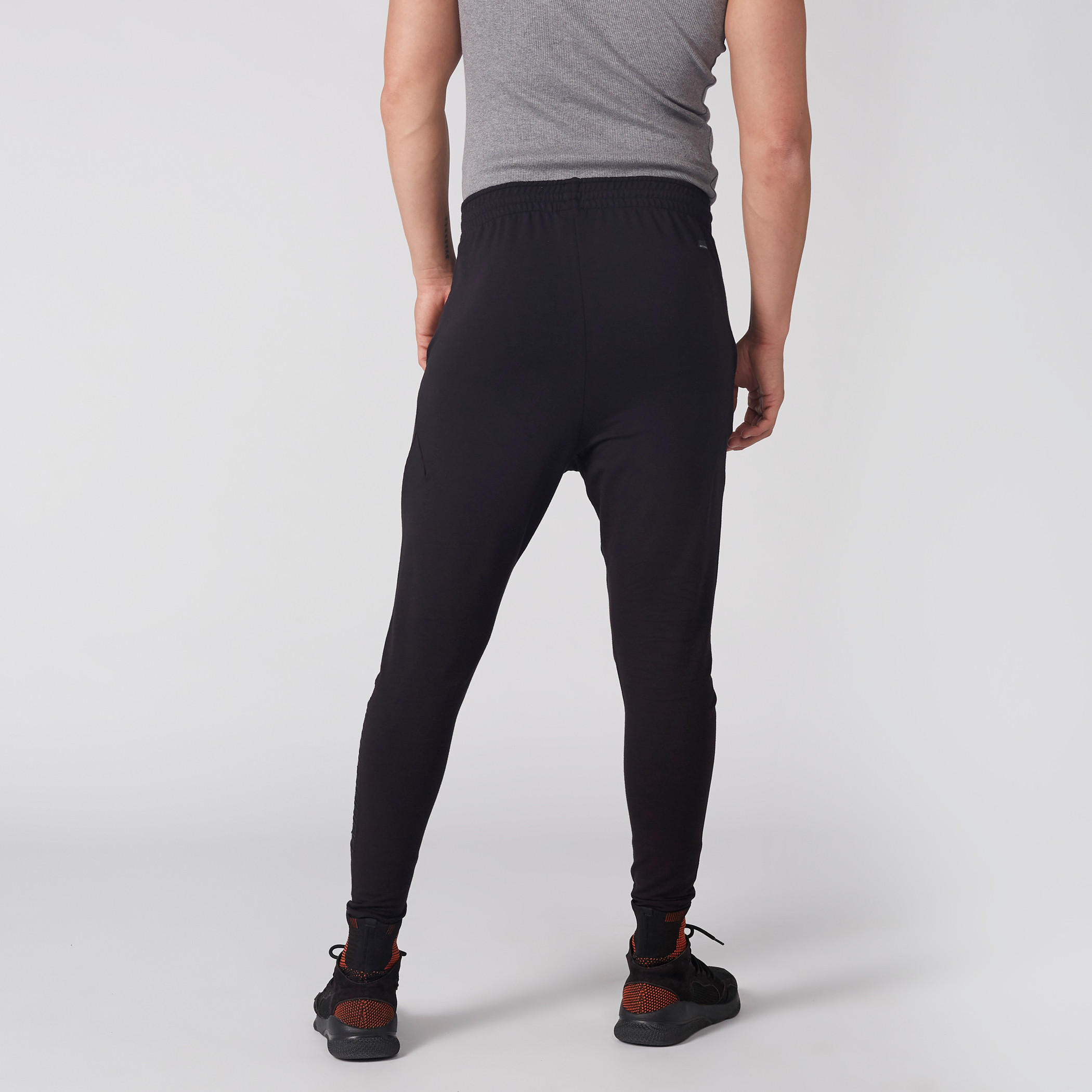 بنطال طويل بخصر مطاطي وجيوب-men-clothing-sportswearandactivewear-bottoms-image-5