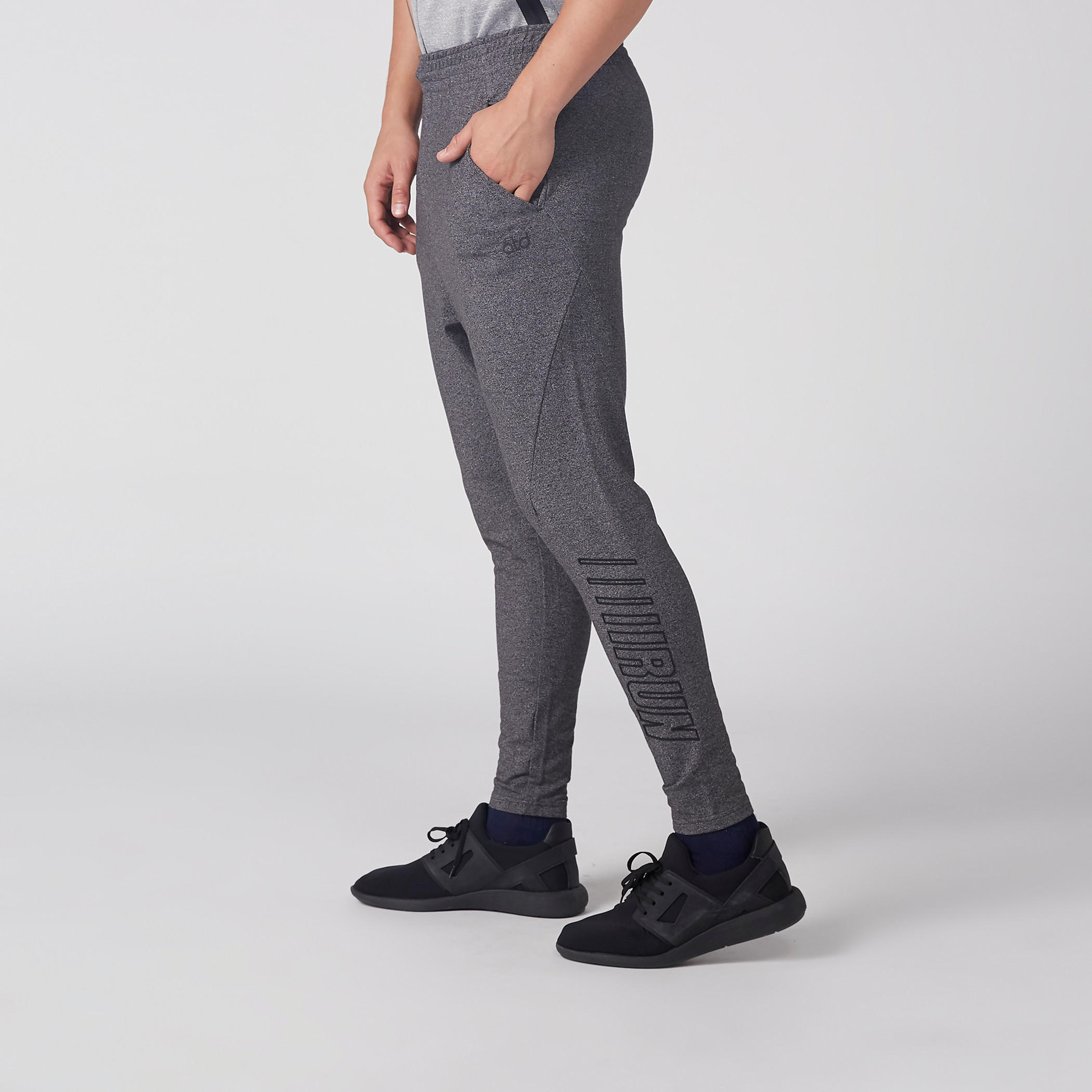 بنطال رياضي بجيوب وطبعات-men-clothing-sportswearandactivewear-bottoms-image-3