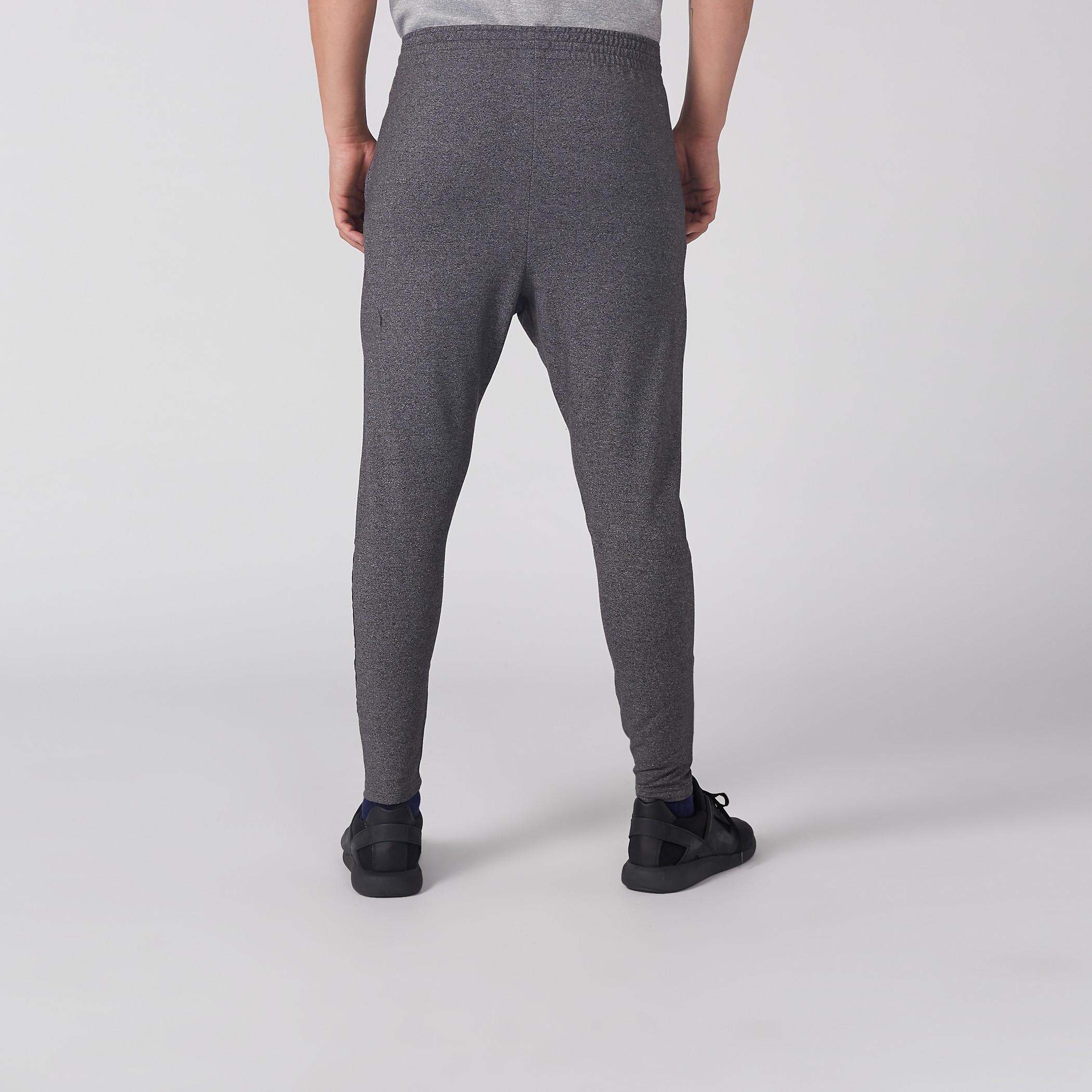 بنطال رياضي بجيوب وطبعات-men-clothing-sportswearandactivewear-bottoms-image-4