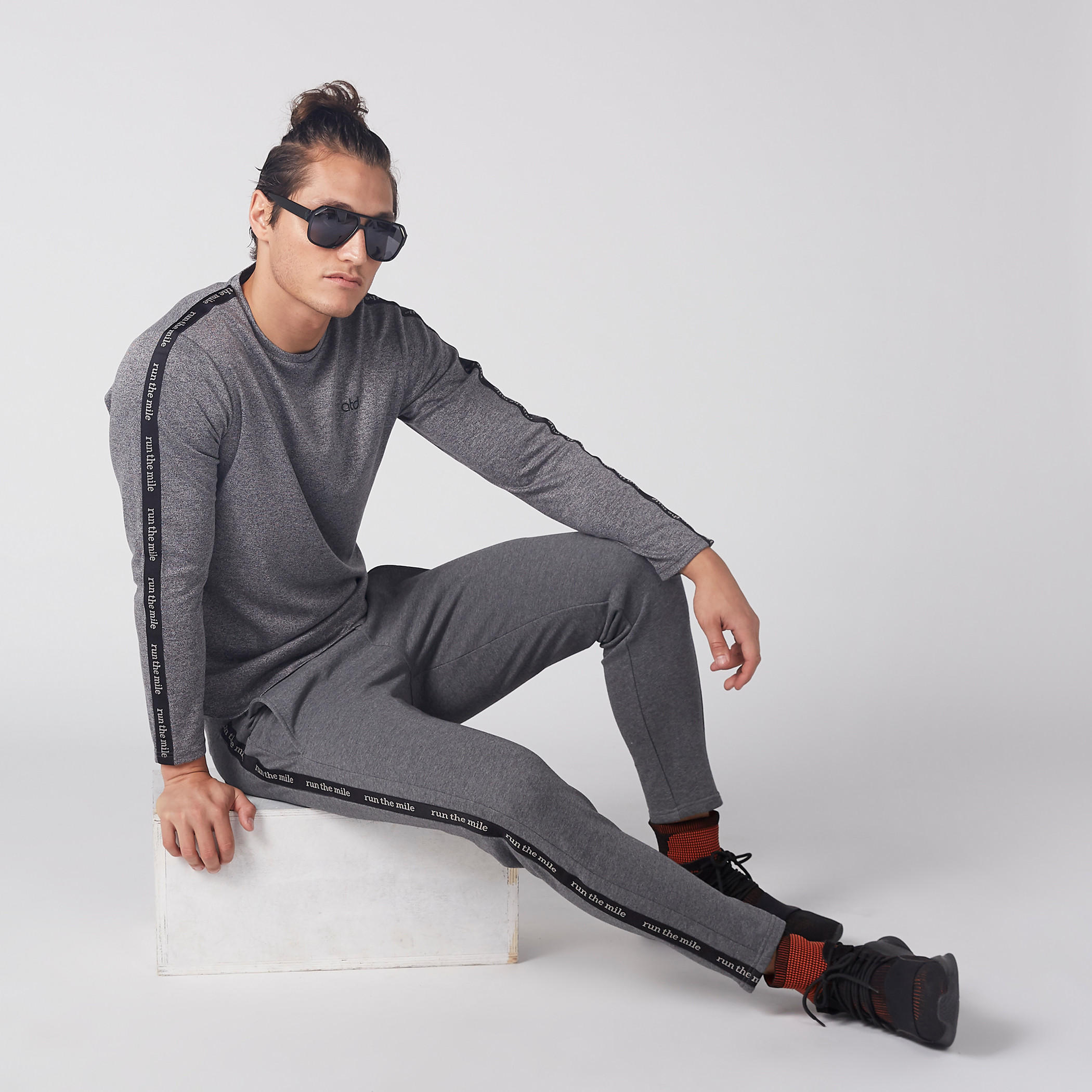 بنطال بخصر مطّاطي وجيوب-men-clothing-sportswearandactivewear-bottoms-image-1