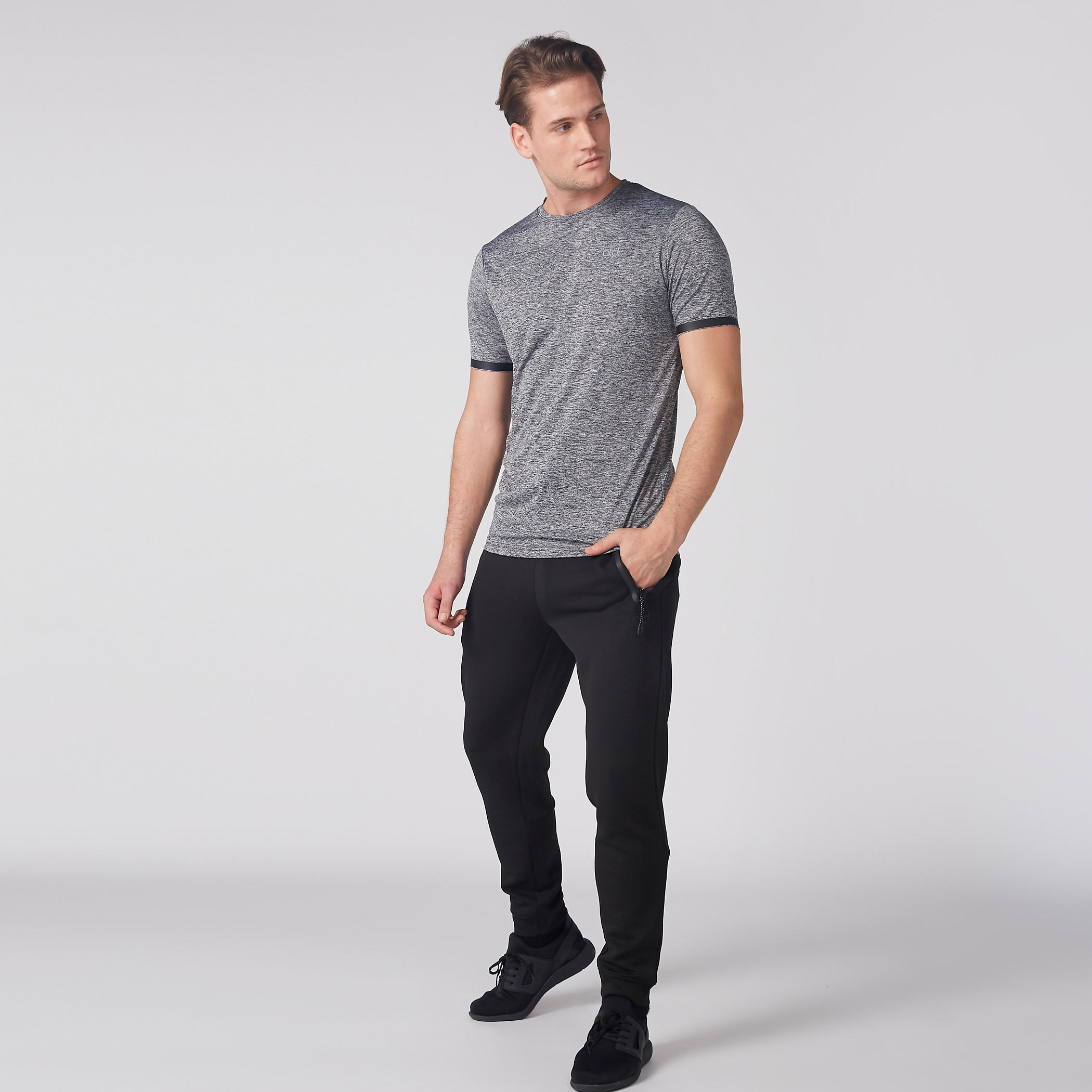 تيشيرت بارز الملمس بياقة مستديرة وأكمام قصيرة.-men-clothing-sportswearandactivewear-tshirtsandpolos-image-1