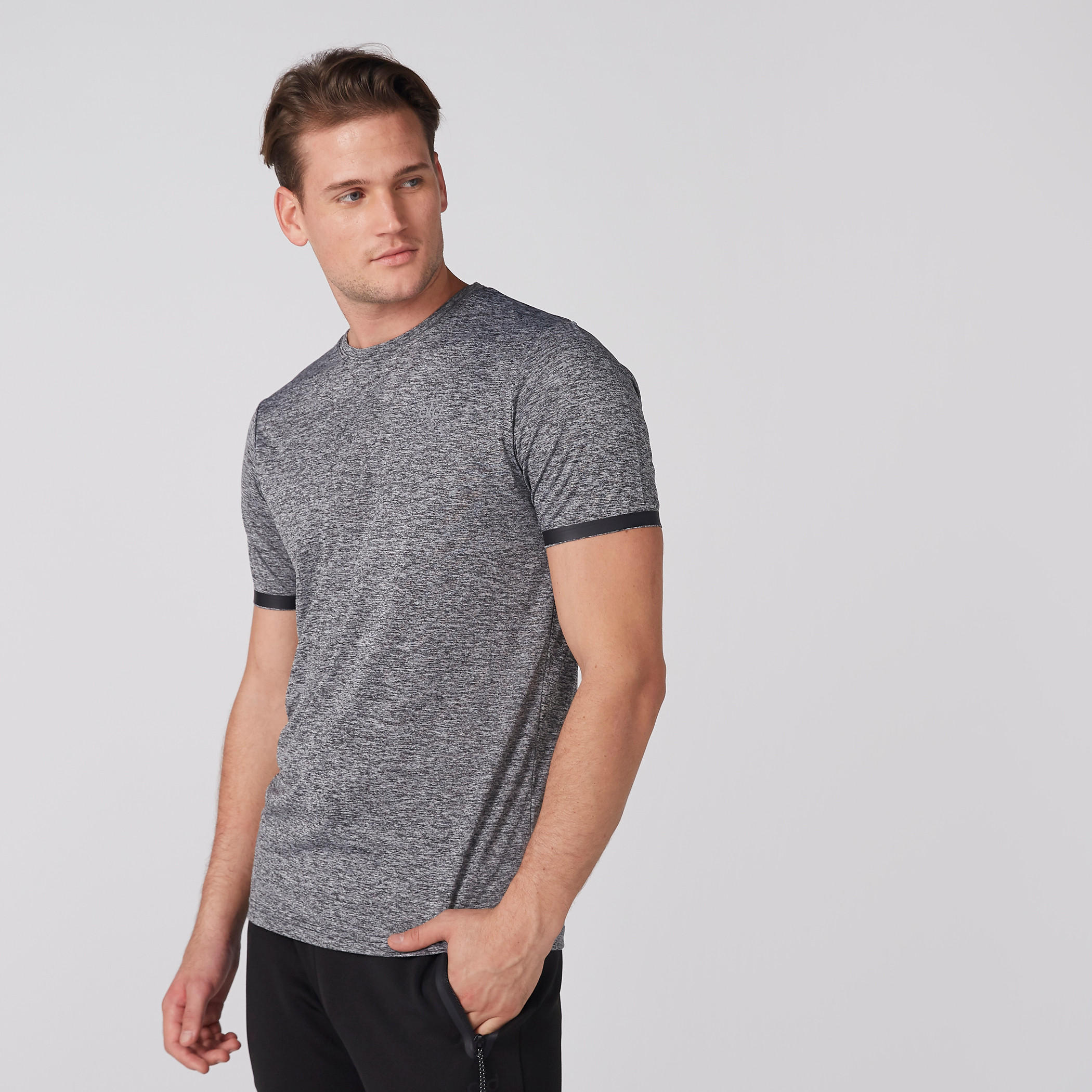 تيشيرت بارز الملمس بياقة مستديرة وأكمام قصيرة.-men-clothing-sportswearandactivewear-tshirtsandpolos-image-3