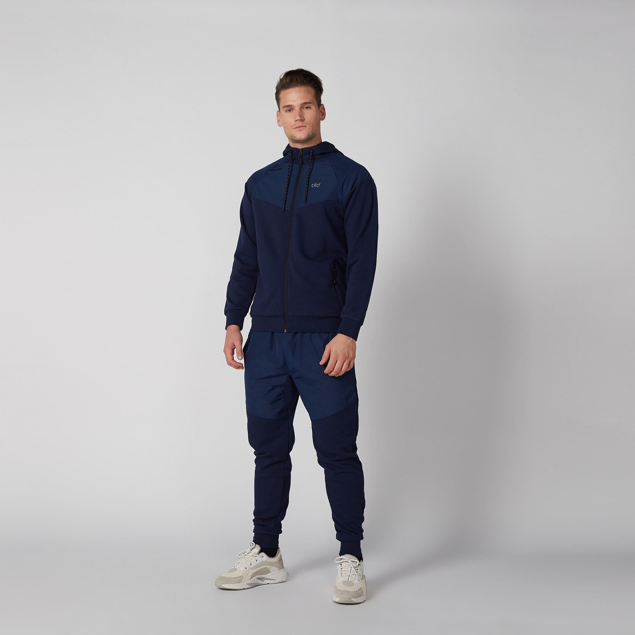 Pocket Detail Mid-Rise Jog Pants with Drawstring-men-clothing-sportswearandactivewear-bottoms-image-2