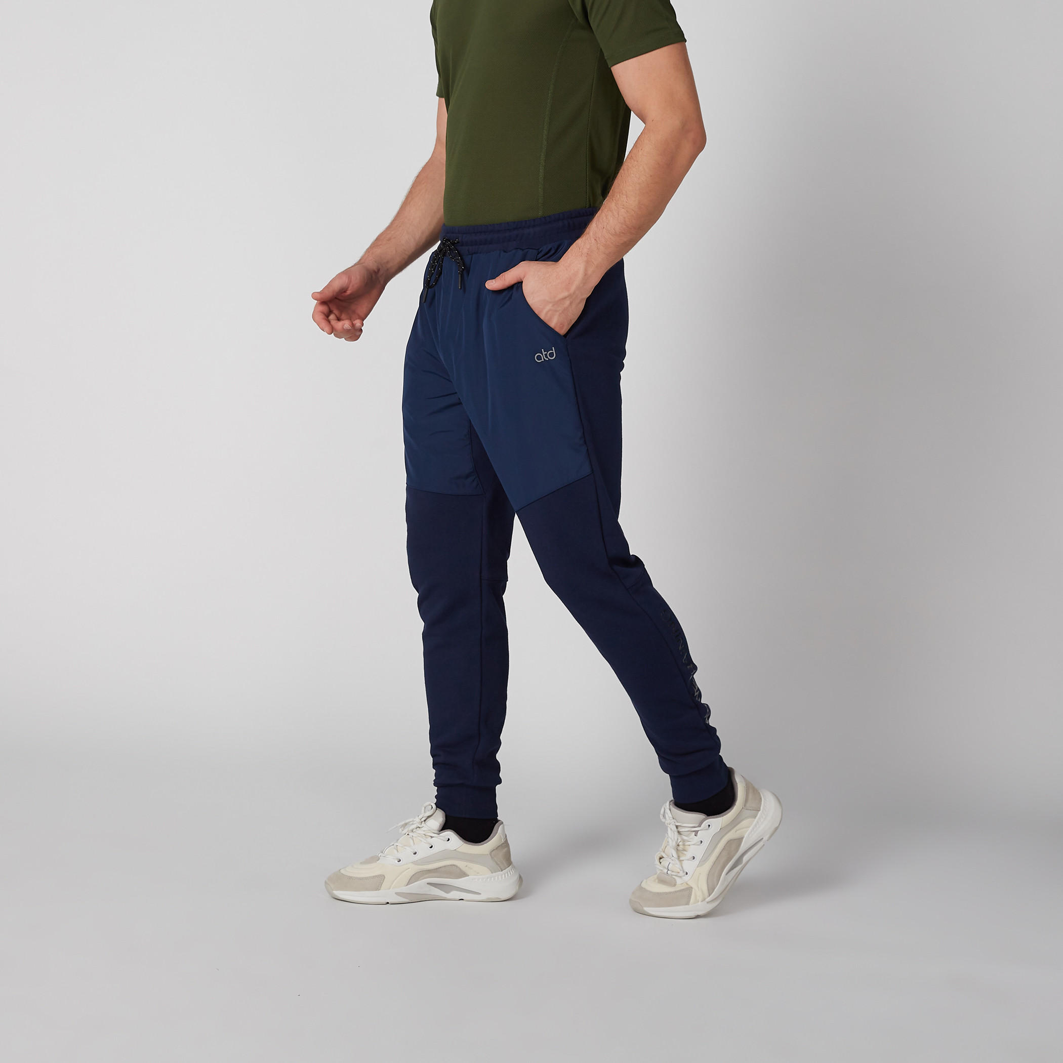 Pocket Detail Mid-Rise Jog Pants with Drawstring-men-clothing-sportswearandactivewear-bottoms-image-3