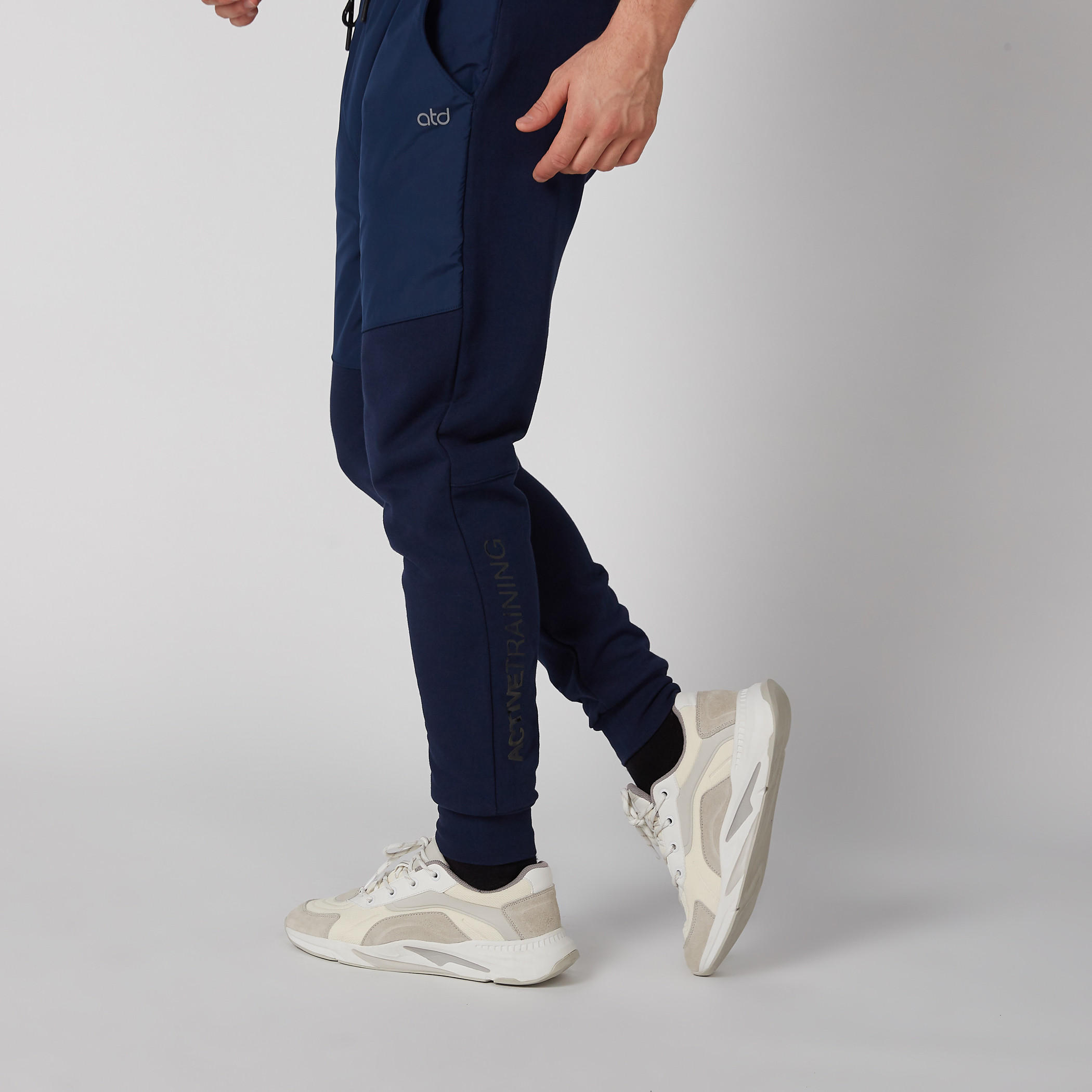 Pocket Detail Mid-Rise Jog Pants with Drawstring-men-clothing-sportswearandactivewear-bottoms-image-4