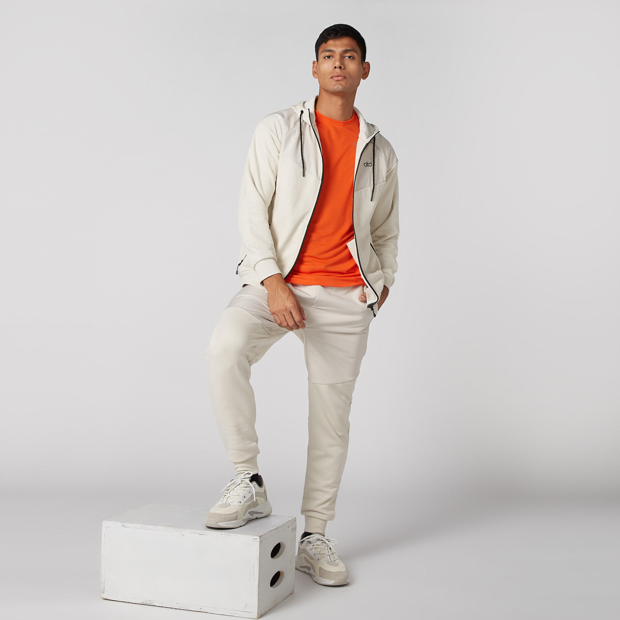 تيشيرت بياقة مستديرة وأكمام قصيرة-men-clothing-tshirtsandpolos-tshirts-image-3