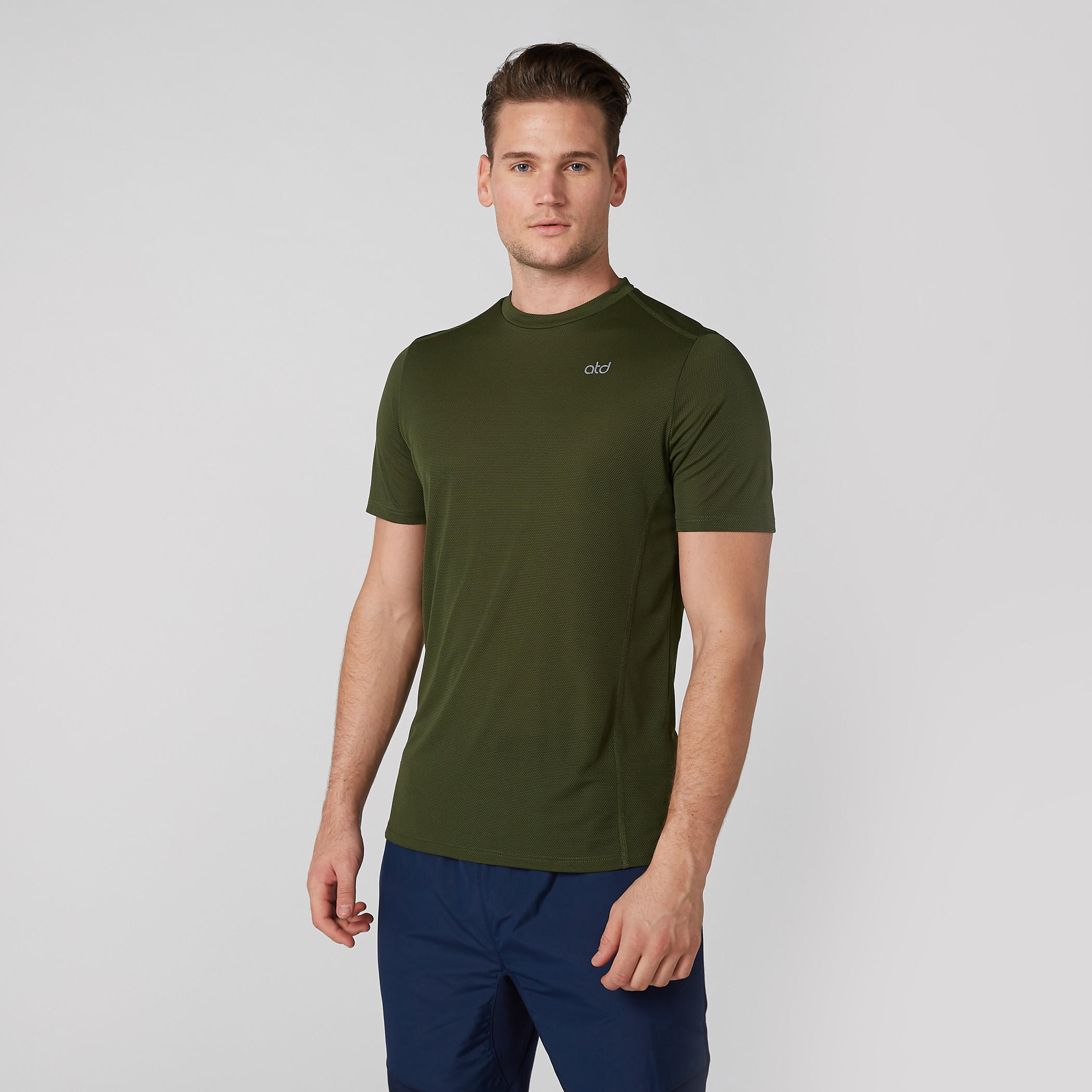 تيشيرت بياقة ضيقة وأكمام قصيرة-men-clothing-sportswearandactivewear-tshirtsandpolos-image-4