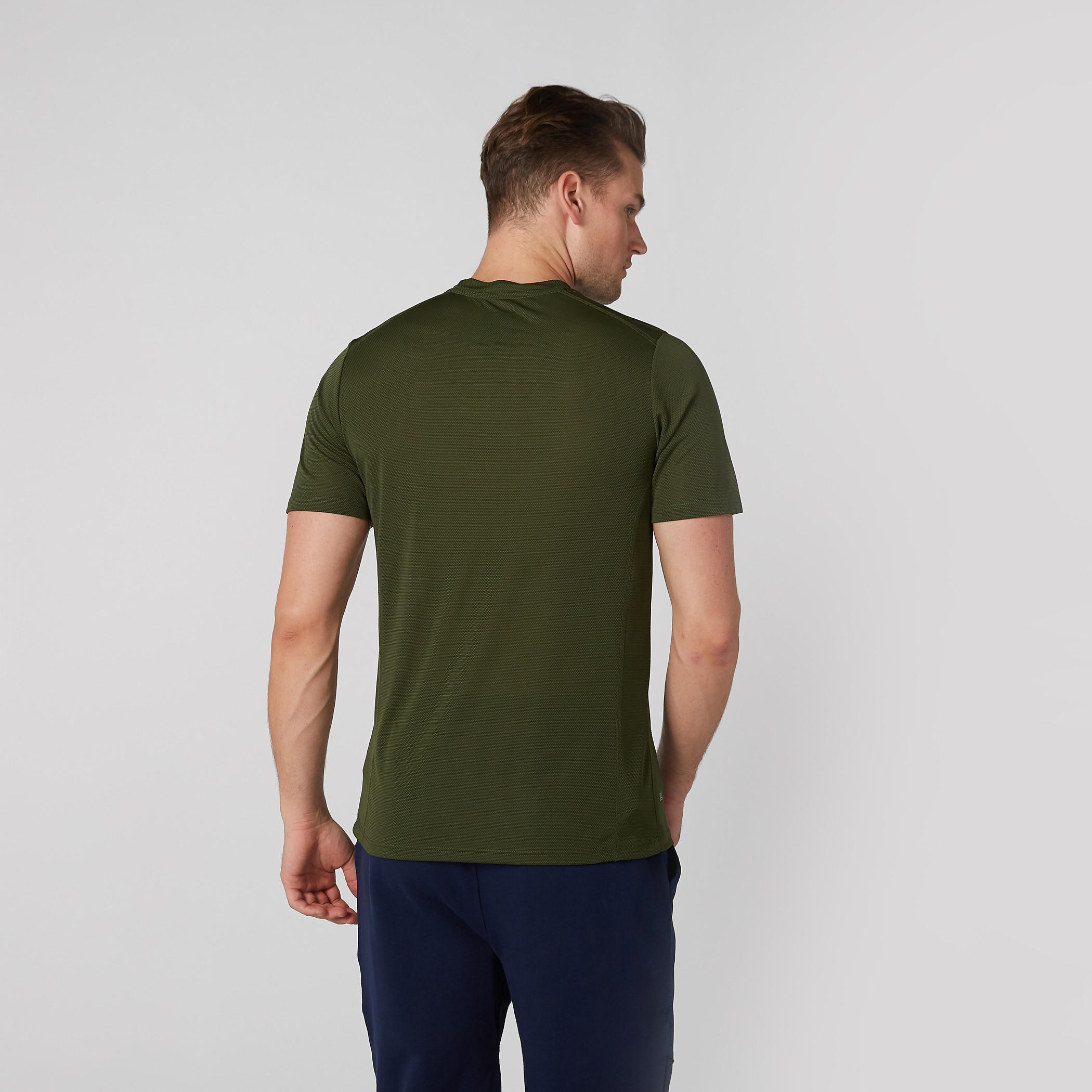 تيشيرت بياقة ضيقة وأكمام قصيرة-men-clothing-sportswearandactivewear-tshirtsandpolos-image-1