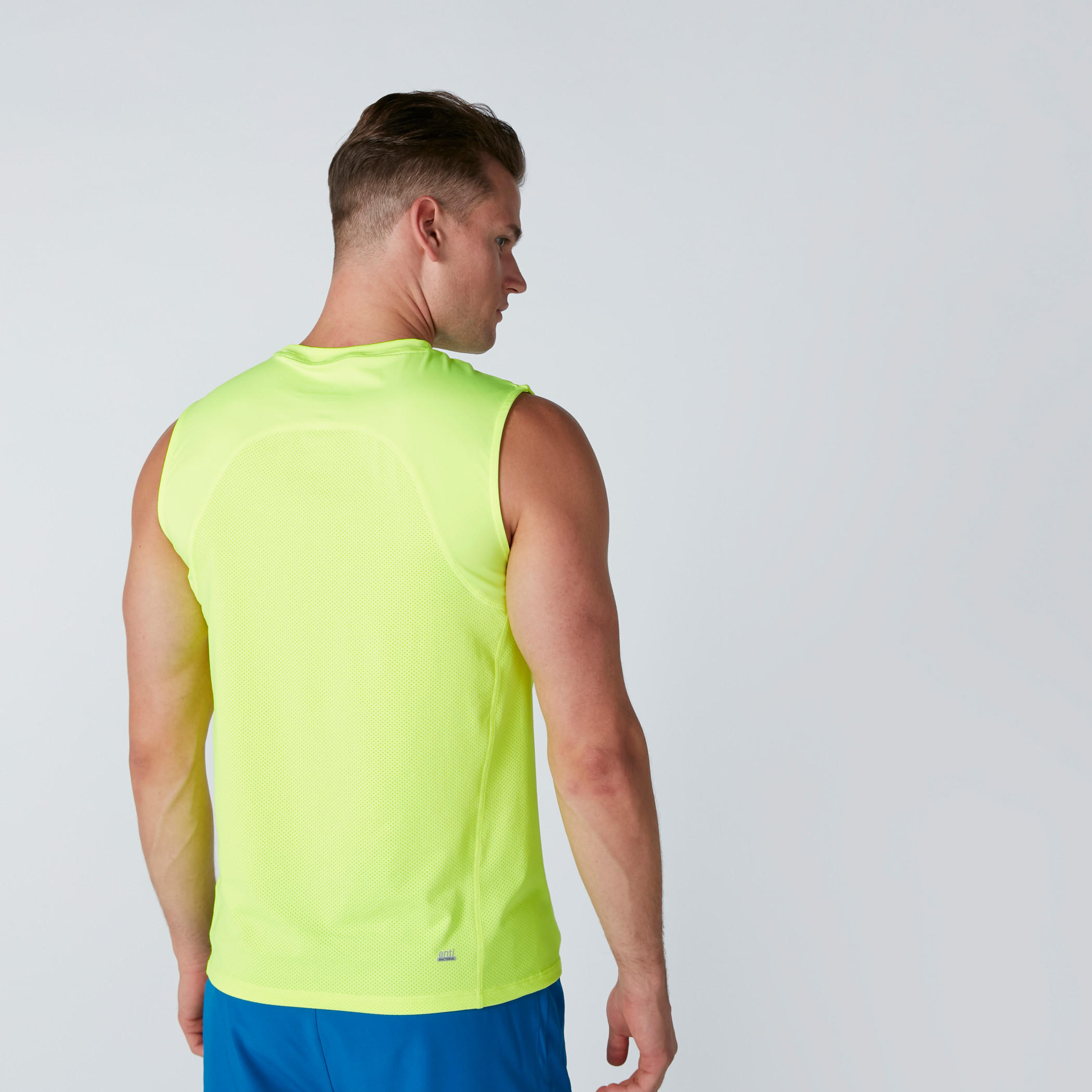 سترة فيست بياقة مستديرة وطبعات-men-clothing-sportswearandactivewear-tshirtsandpolos-image-3