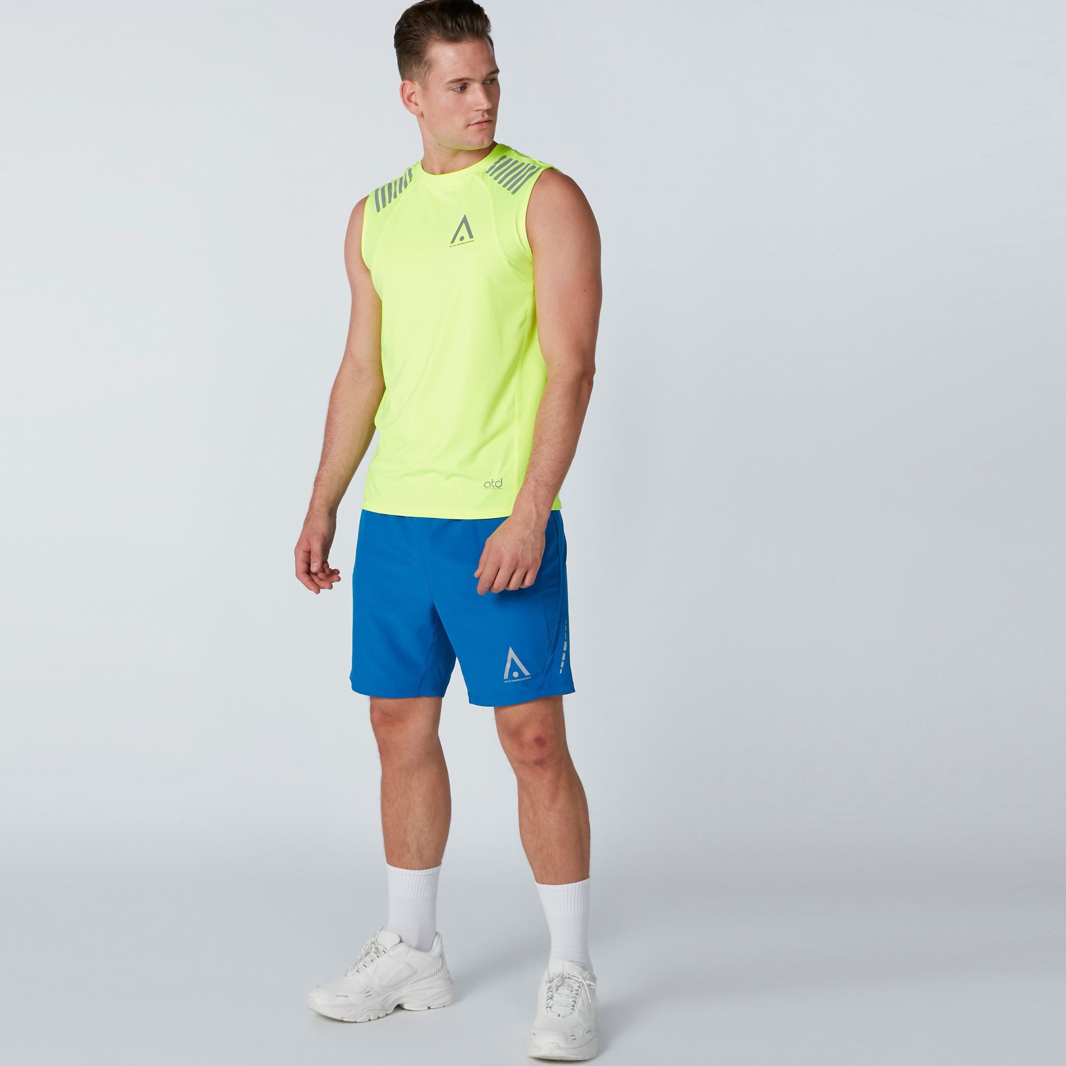 شورت بخصر مطّاطي وطبعات-men-clothing-sportswearandactivewear-bottoms-image-4