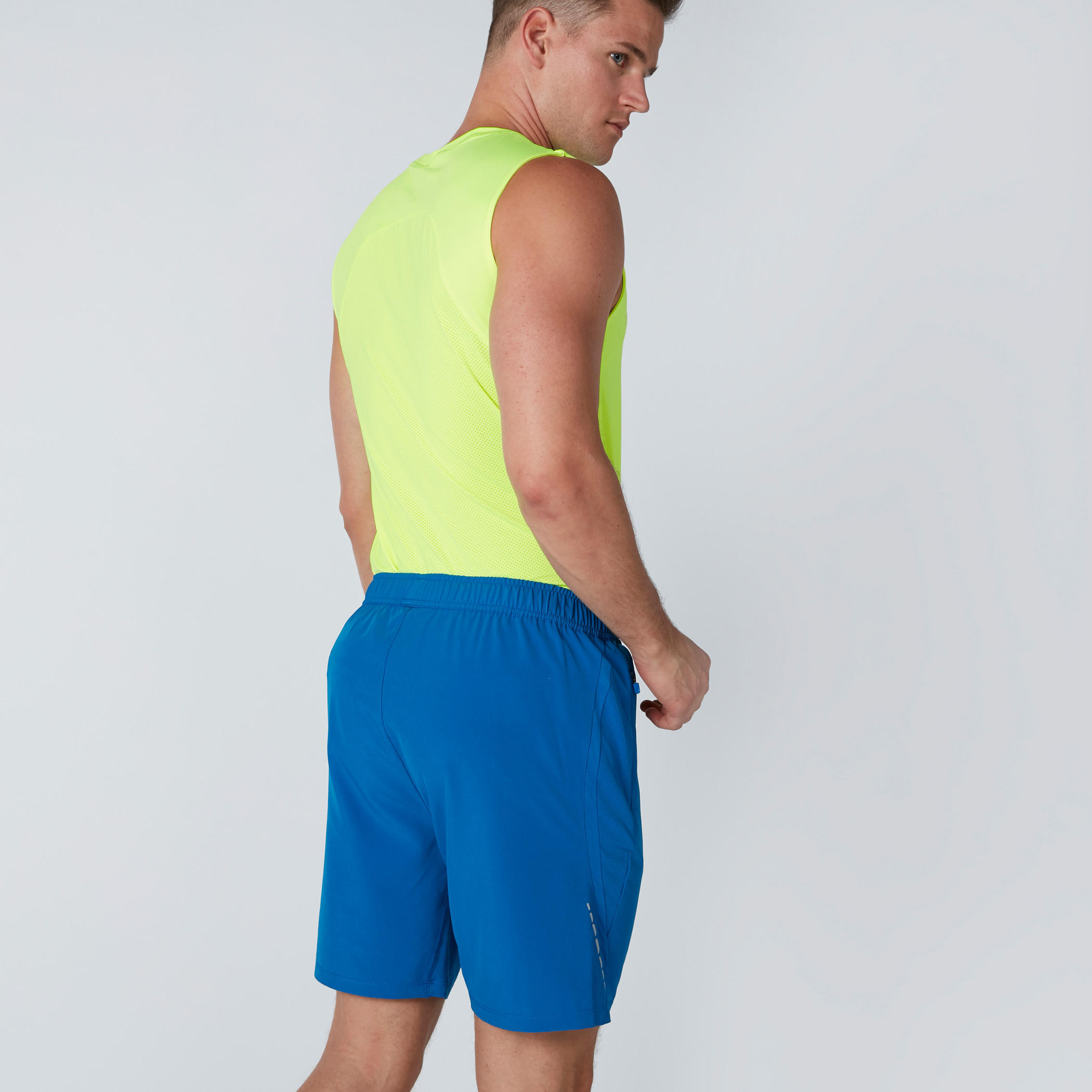 شورت بخصر مطّاطي وطبعات-men-clothing-sportswearandactivewear-bottoms-image-3