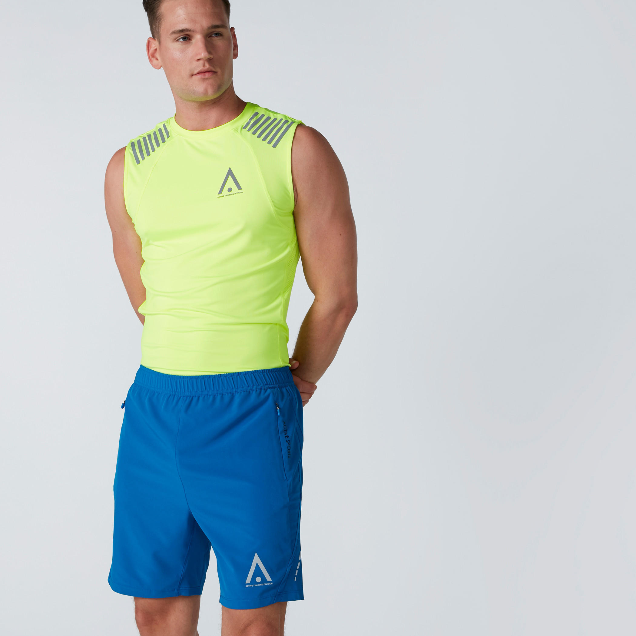 شورت بخصر مطّاطي وطبعات-men-clothing-sportswearandactivewear-bottoms-image-2