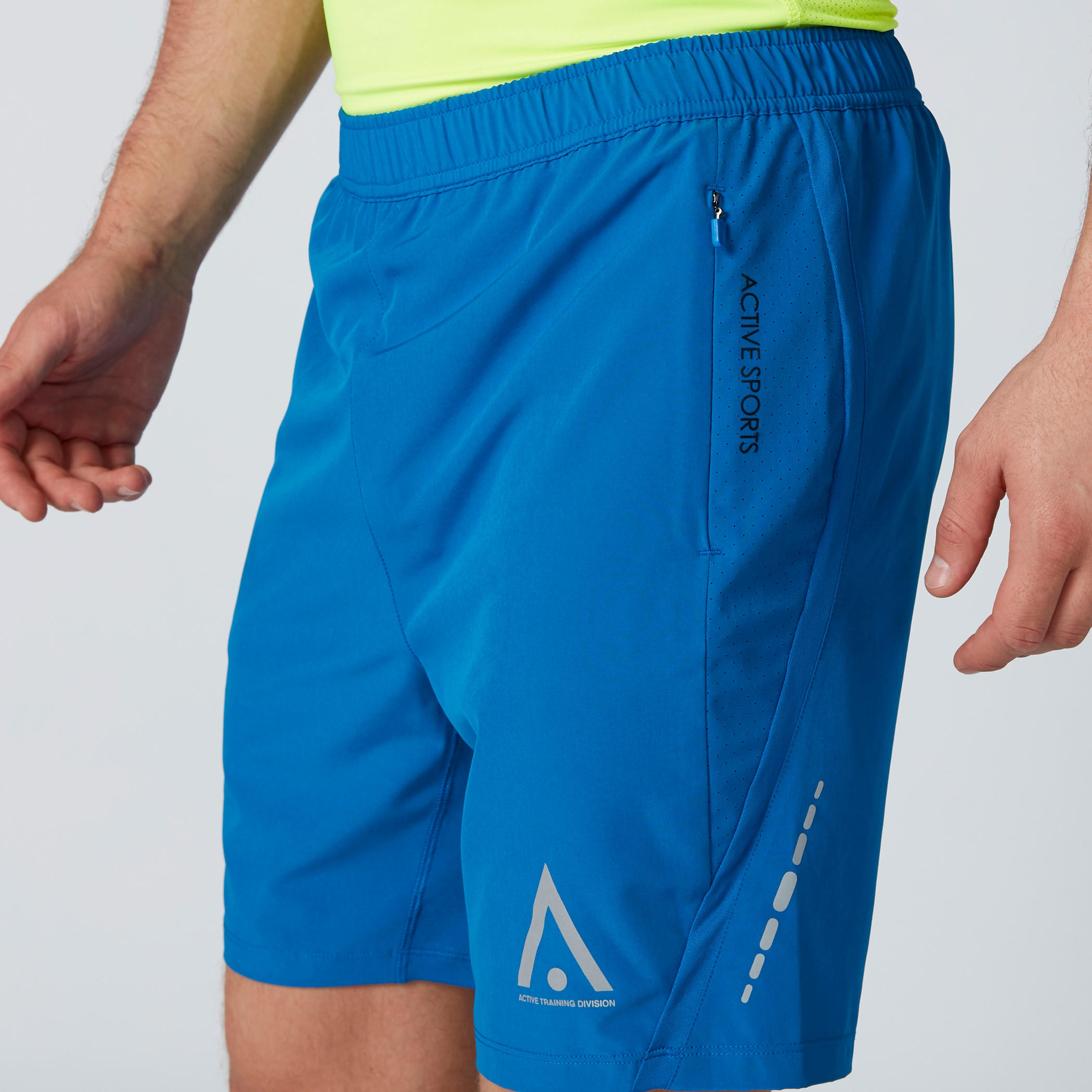شورت بخصر مطّاطي وطبعات-men-clothing-sportswearandactivewear-bottoms-image-1