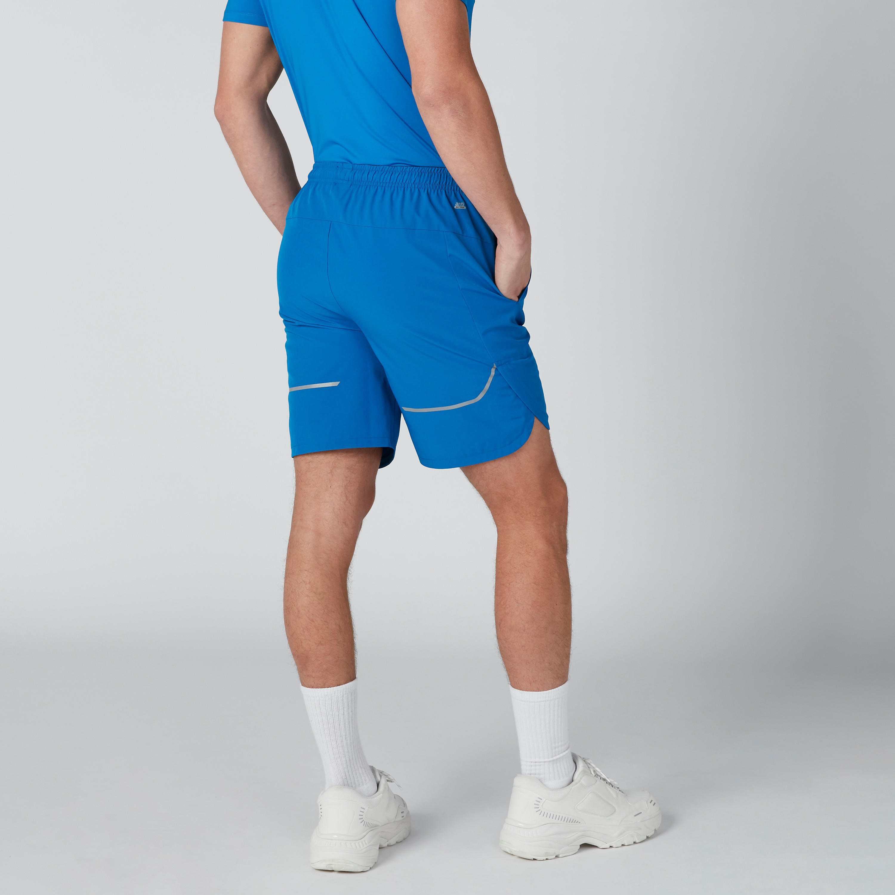 شورت بخصر مطّاطي وجيوب-men-clothing-sportswearandactivewear-bottoms-image-2