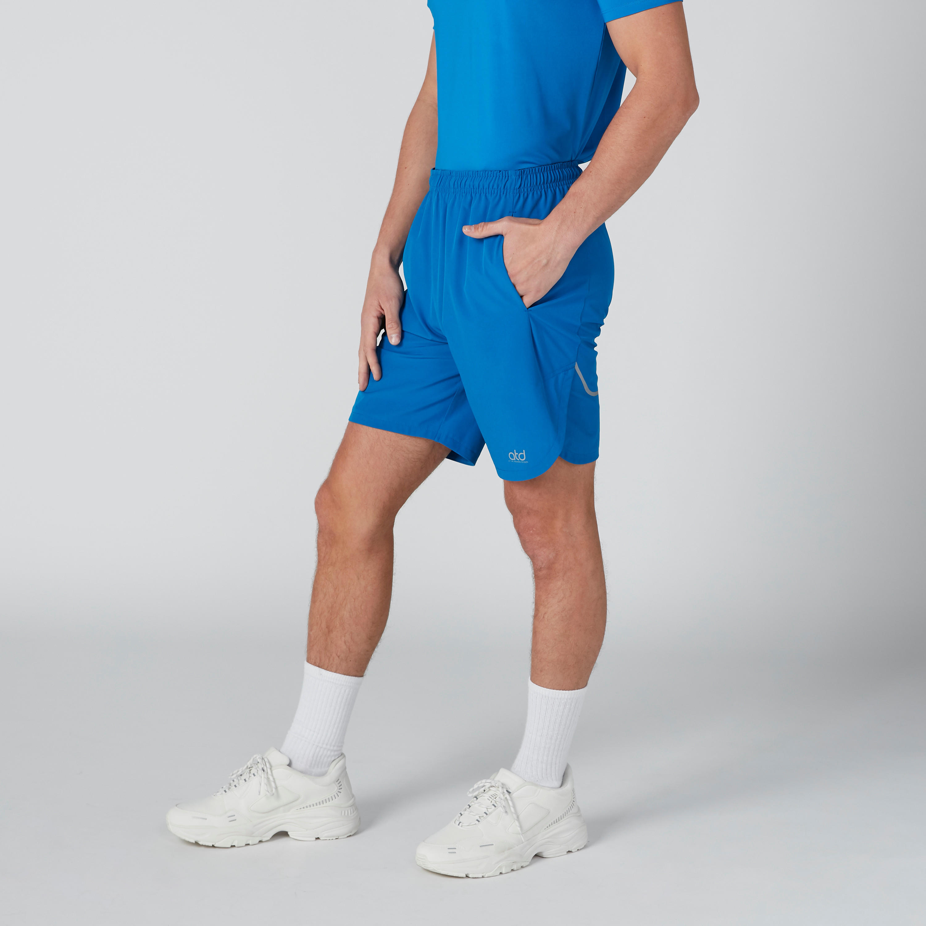 شورت بخصر مطّاطي وجيوب-men-clothing-sportswearandactivewear-bottoms-image-4